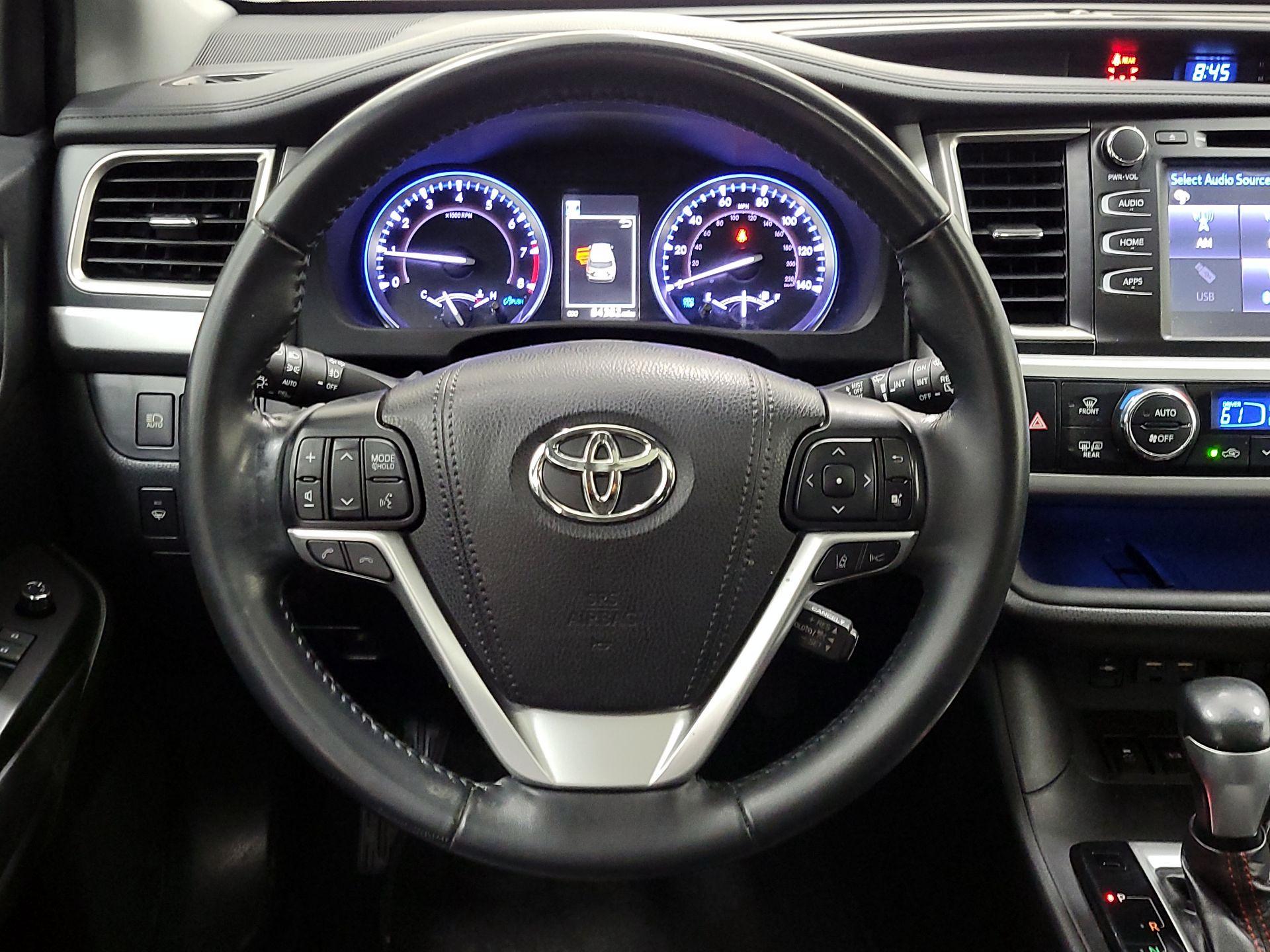 Thumbnail: 2019 Toyota Highlander - 10