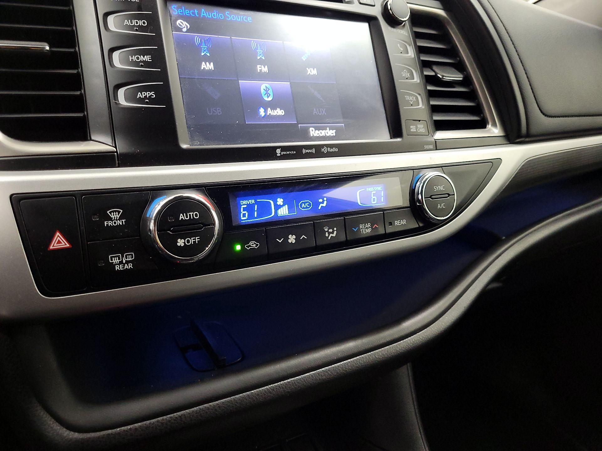 Thumbnail: 2019 Toyota Highlander - 16