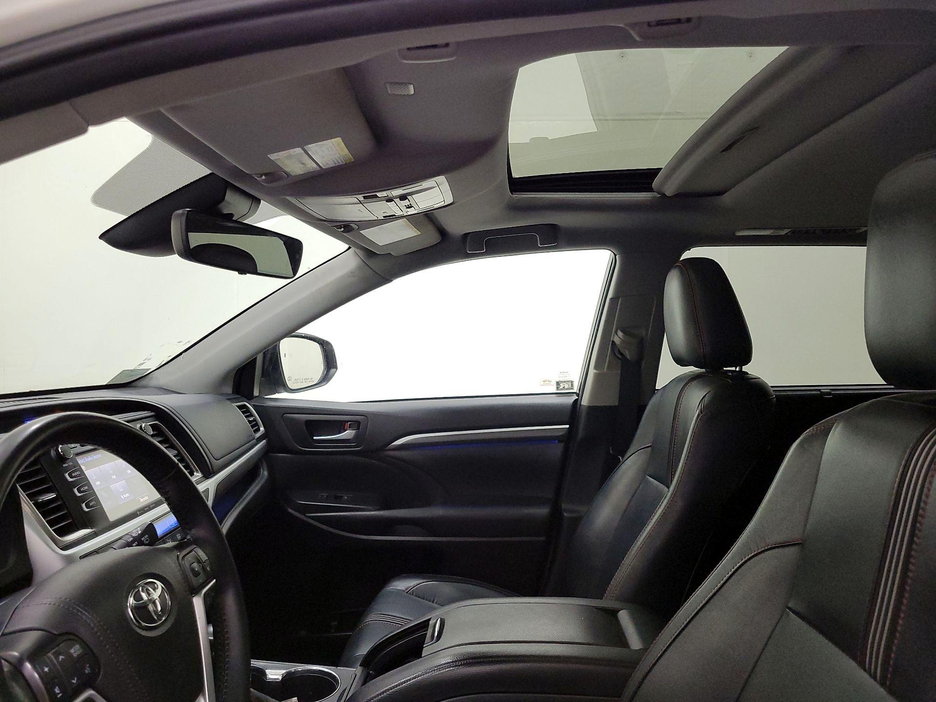 Thumbnail: 2019 Toyota Highlander - 19