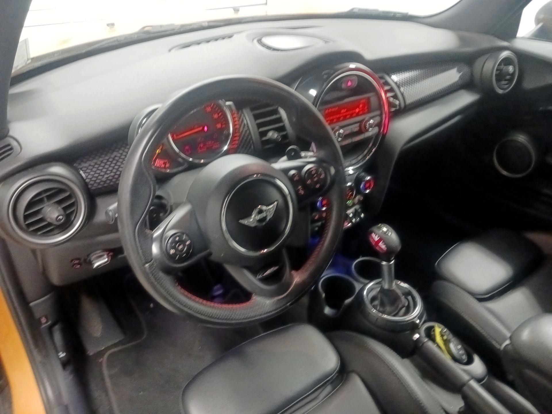 Thumbnail: 2015 MINI Cooper Hardtop - 9