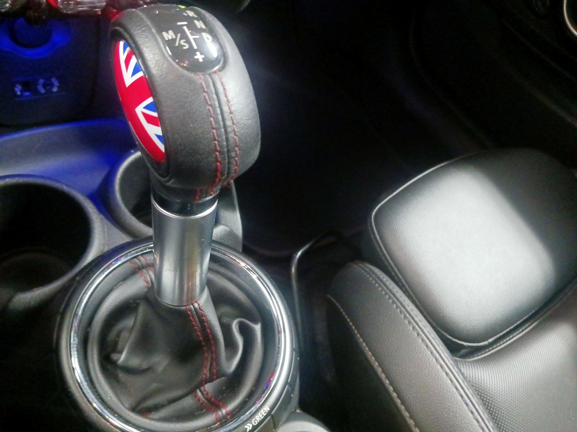 Thumbnail: 2015 MINI Cooper Hardtop - 15