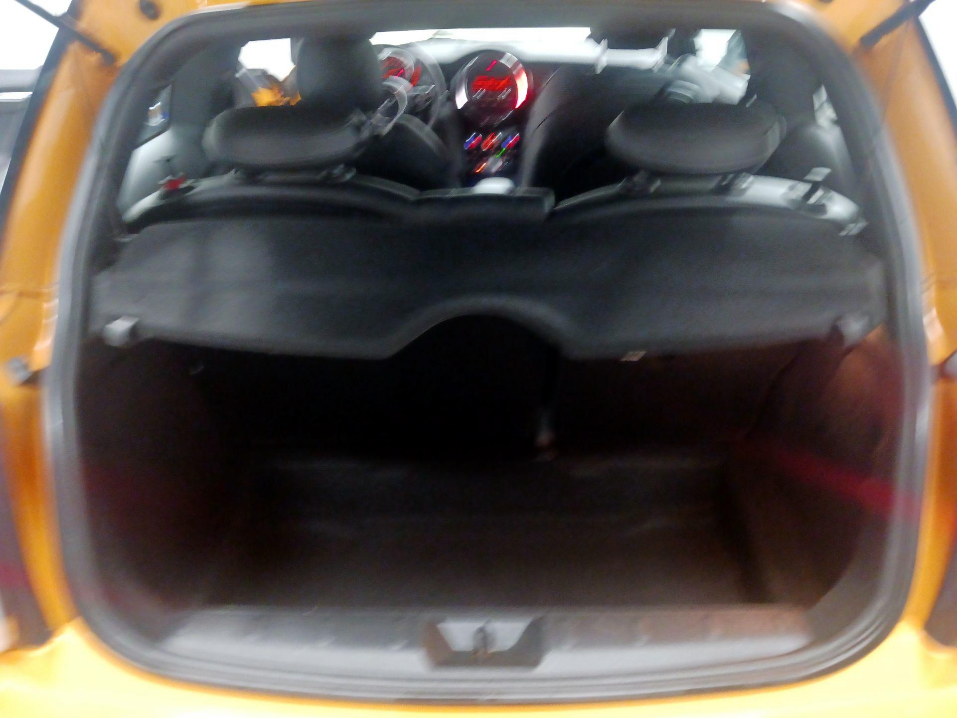 Thumbnail: 2015 MINI Cooper Hardtop - 17