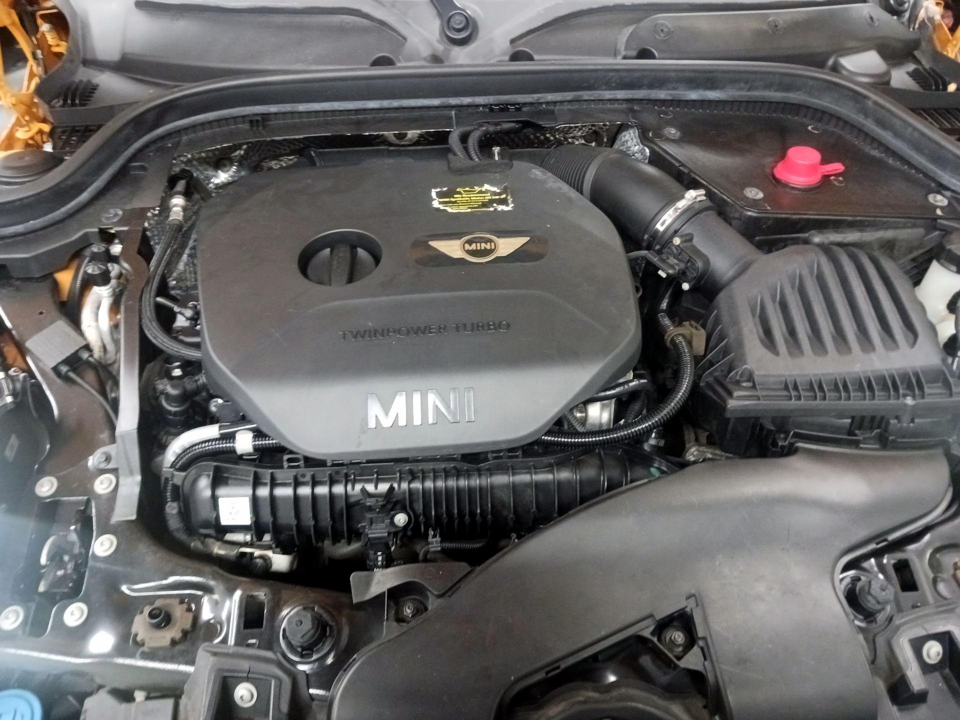 Thumbnail: 2015 MINI Cooper Hardtop - 18