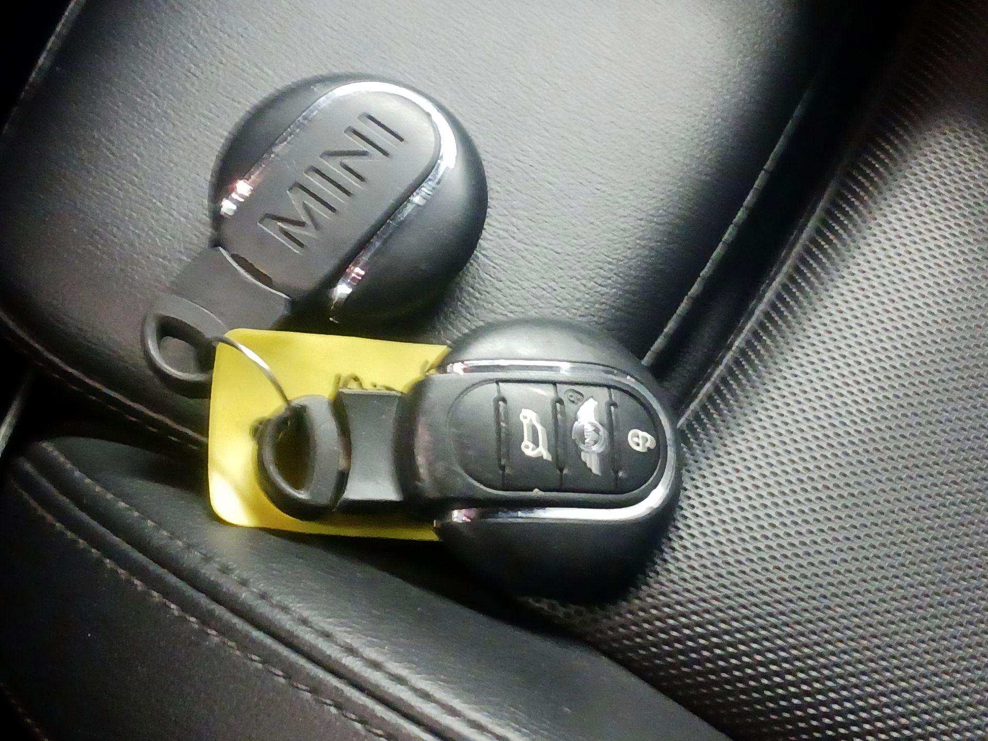 Thumbnail: 2015 MINI Cooper Hardtop - 19