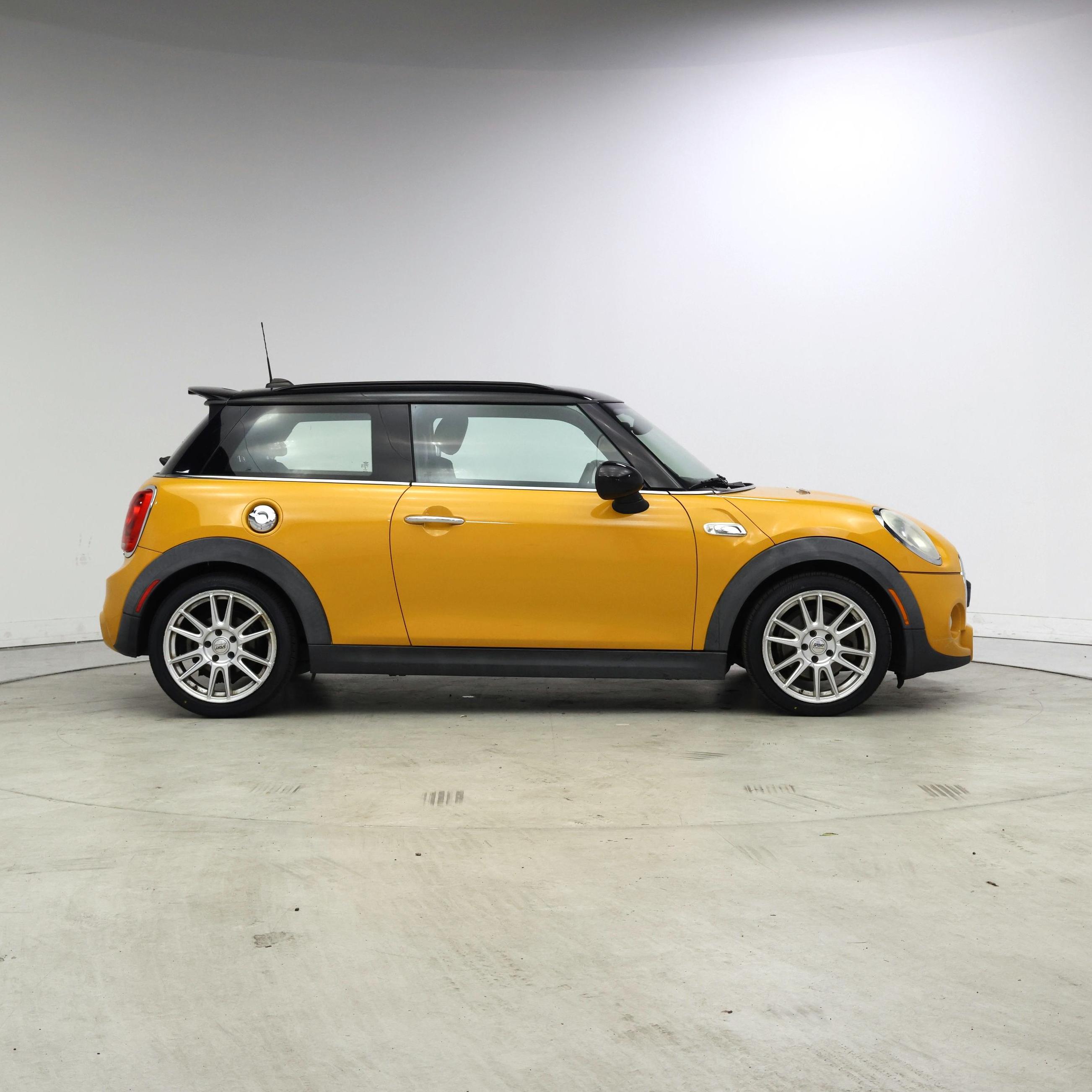 Thumbnail: 2015 MINI Cooper Hardtop - 7