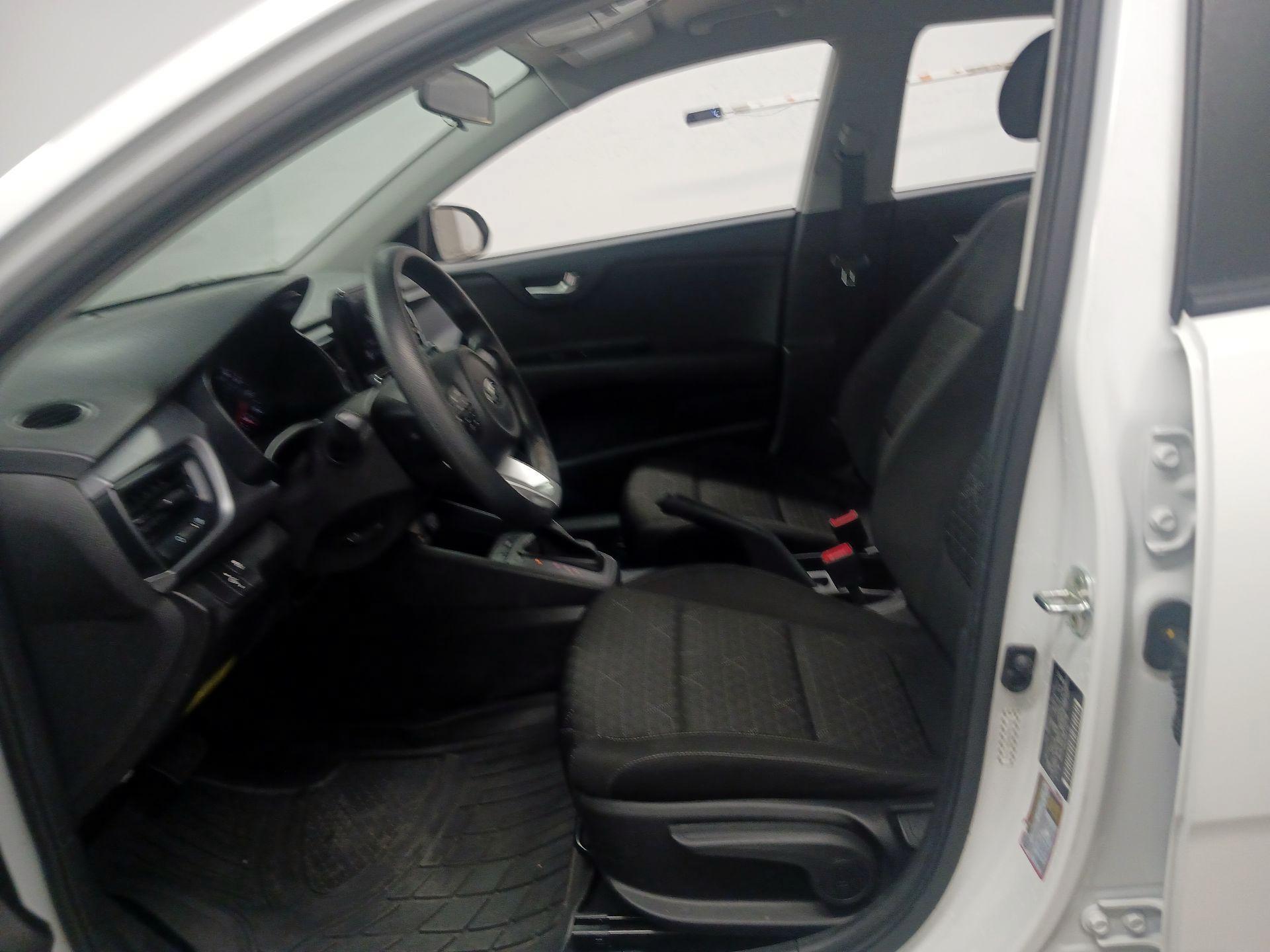 Thumbnail: 2021 Kia Rio - 9