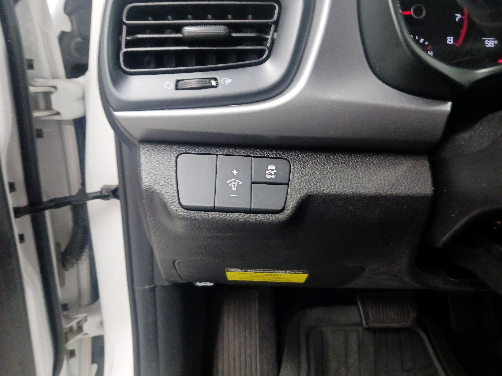 Thumbnail: 2021 Kia Rio - 11