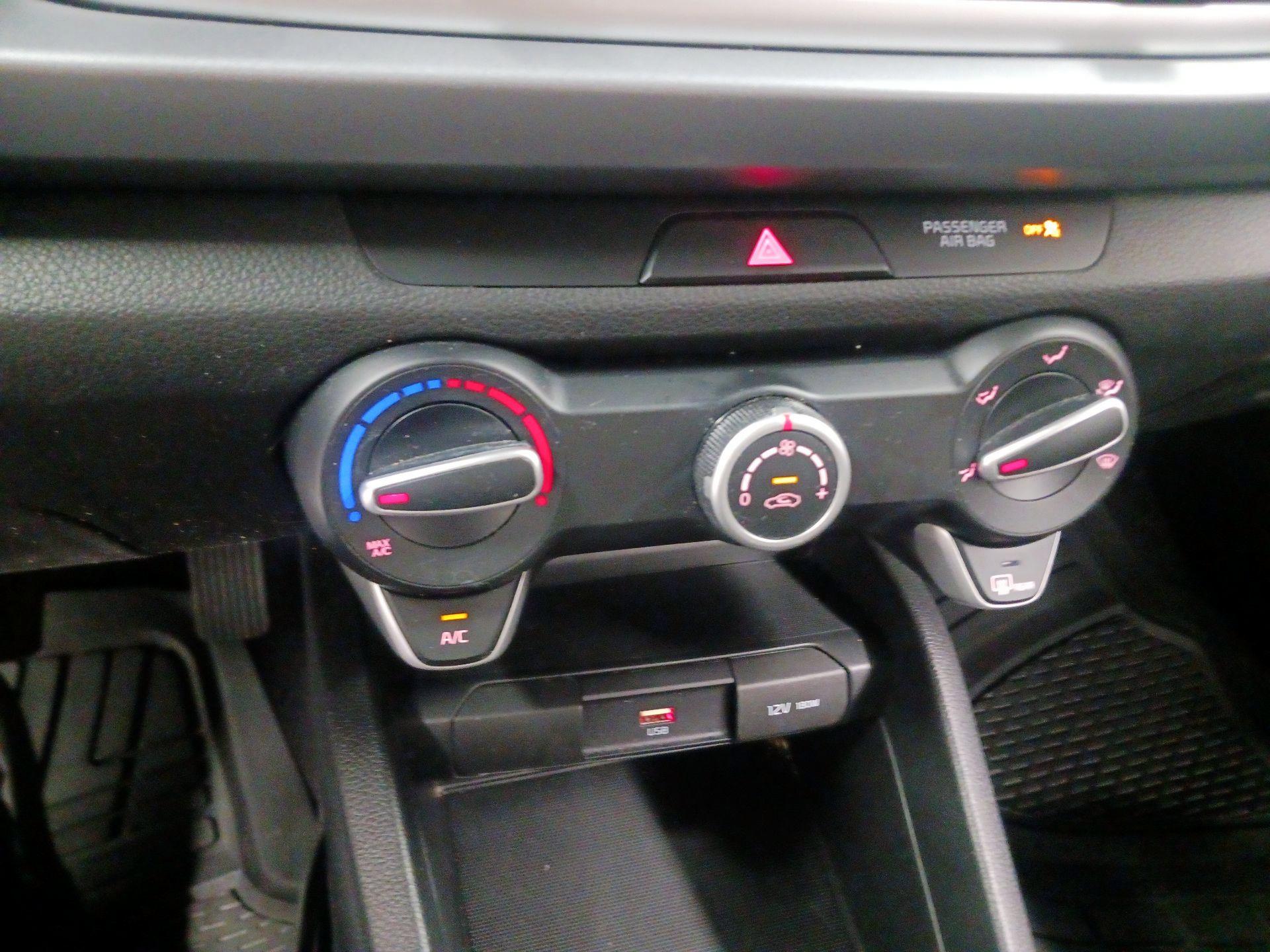 Thumbnail: 2021 Kia Rio - 14