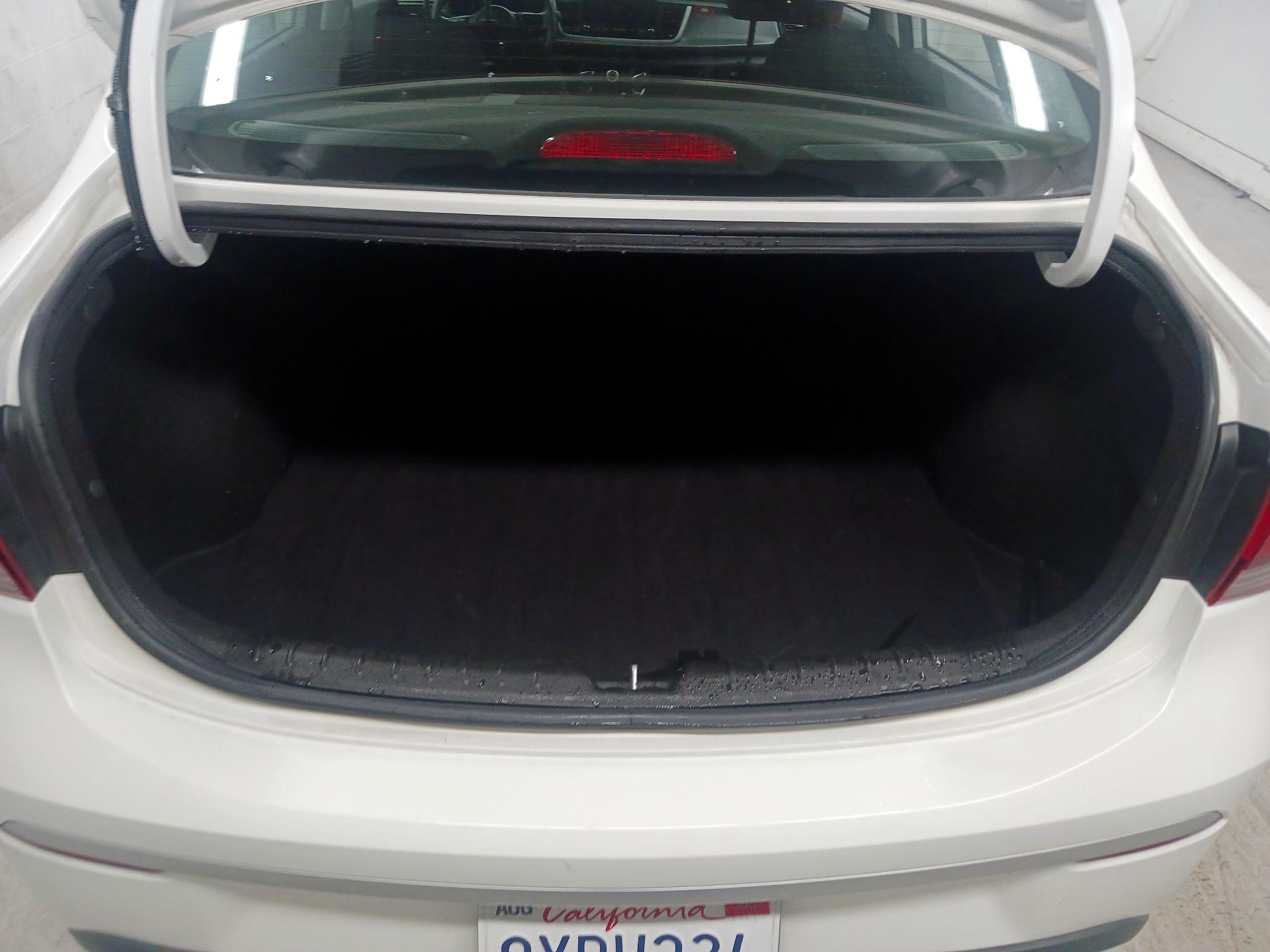 Thumbnail: 2021 Kia Rio - 18