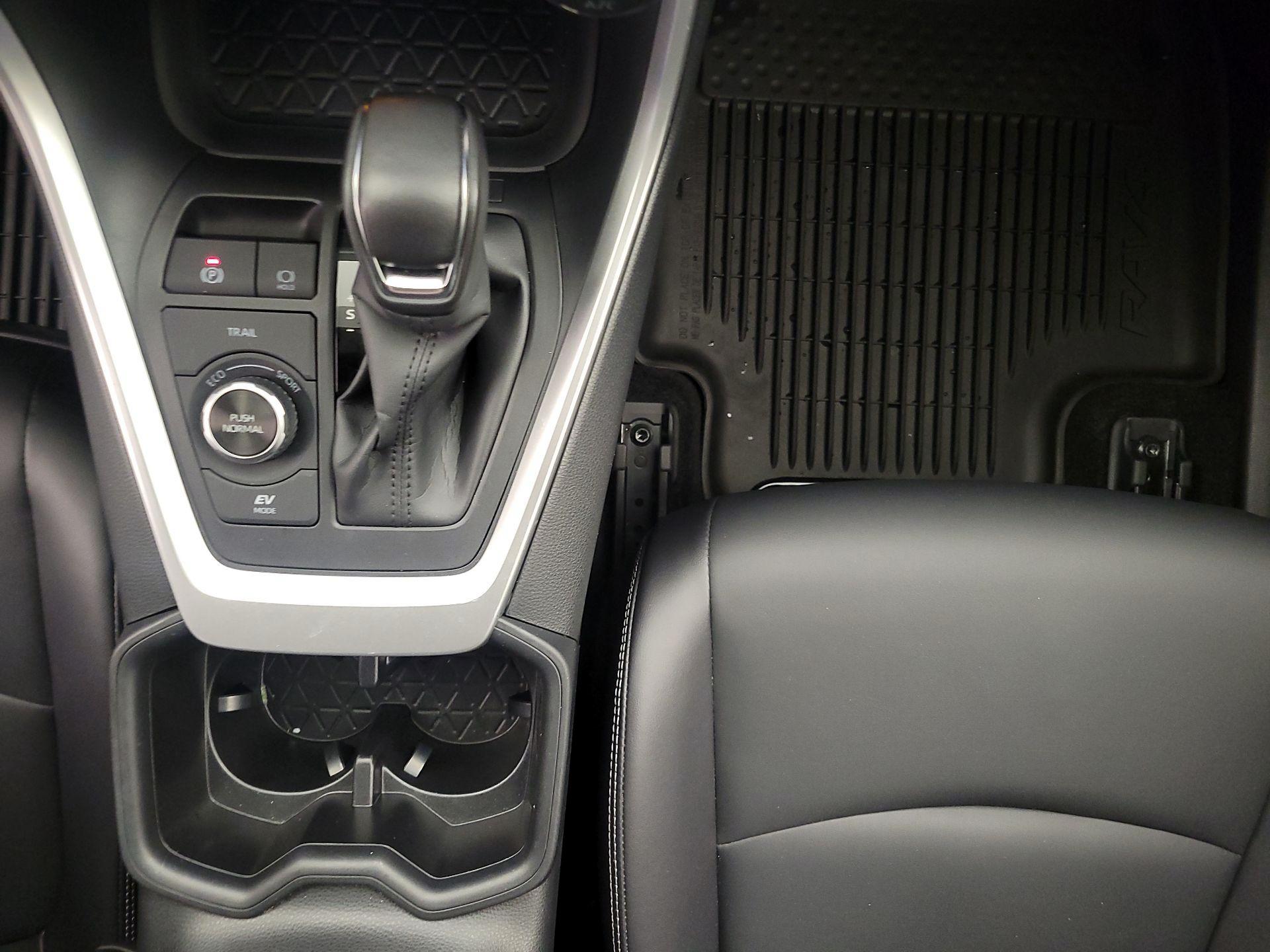 Thumbnail: 2024 Toyota RAV4 - 17