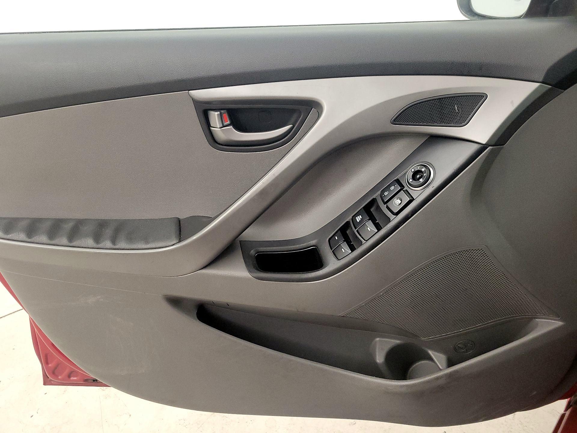 Thumbnail: 2016 Hyundai Elantra - 12