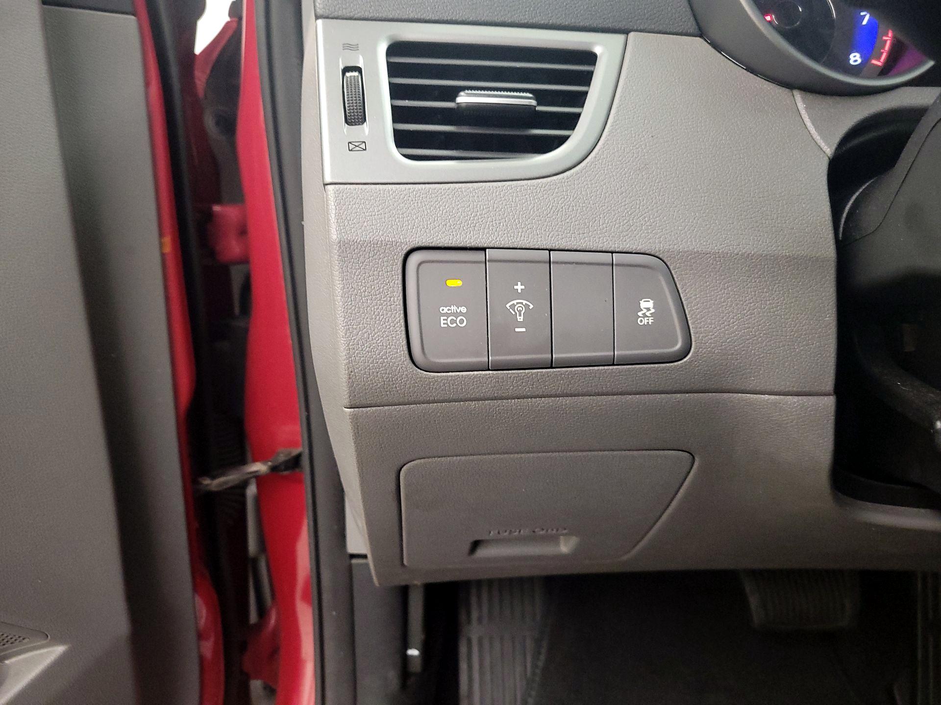 Thumbnail: 2016 Hyundai Elantra - 13