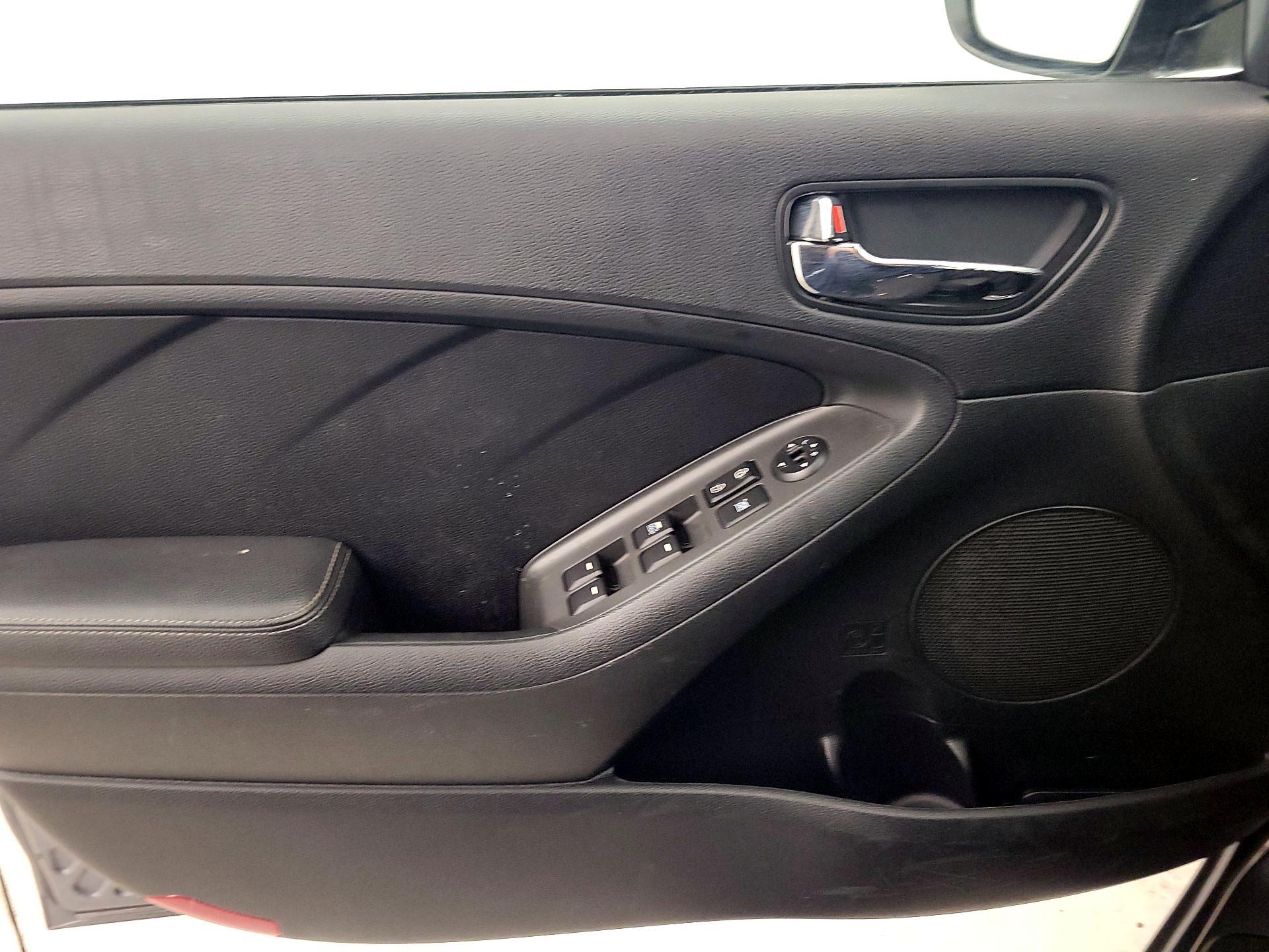 Thumbnail: 2018 Kia Forte - 12