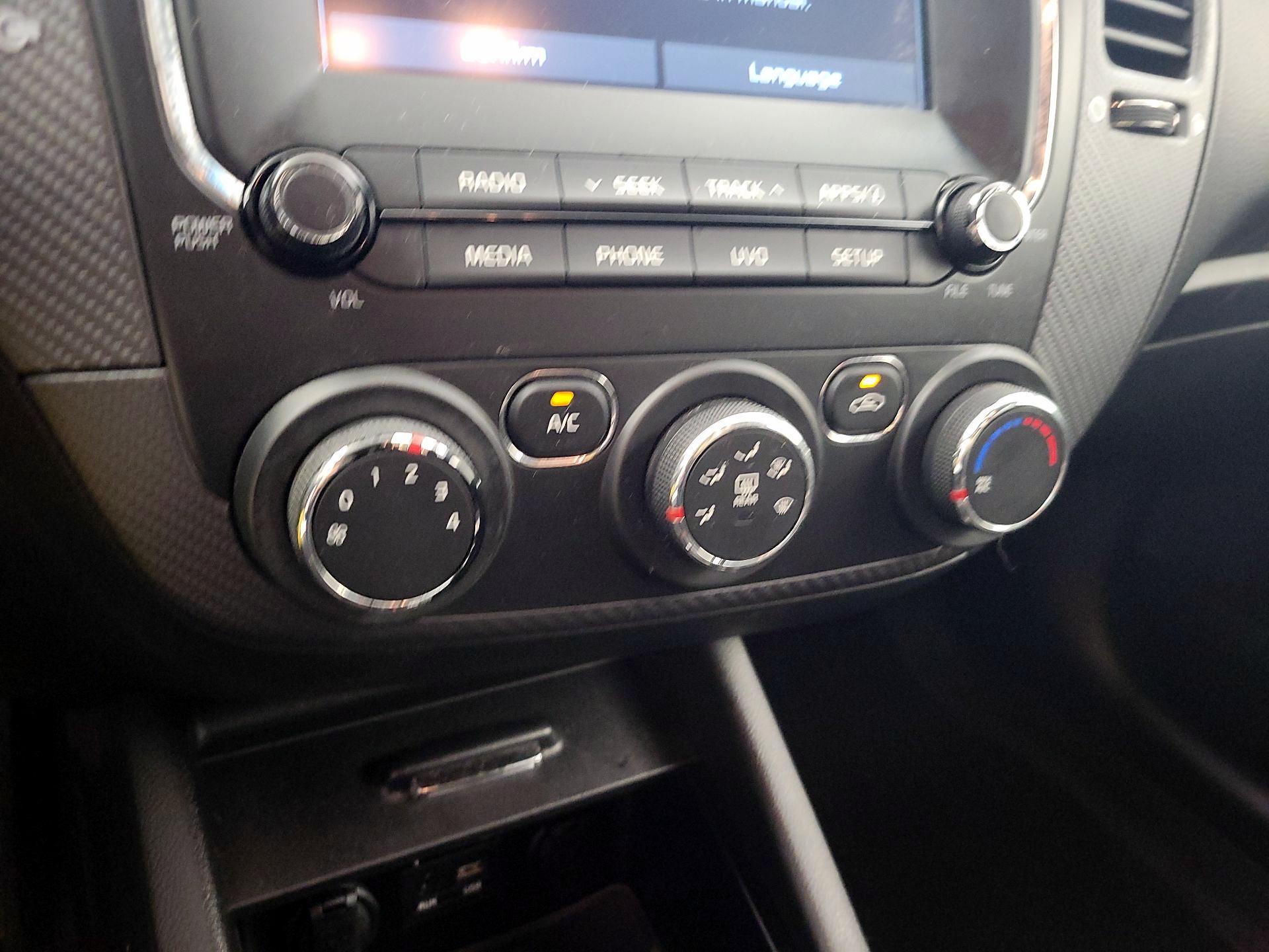 Thumbnail: 2018 Kia Forte - 16