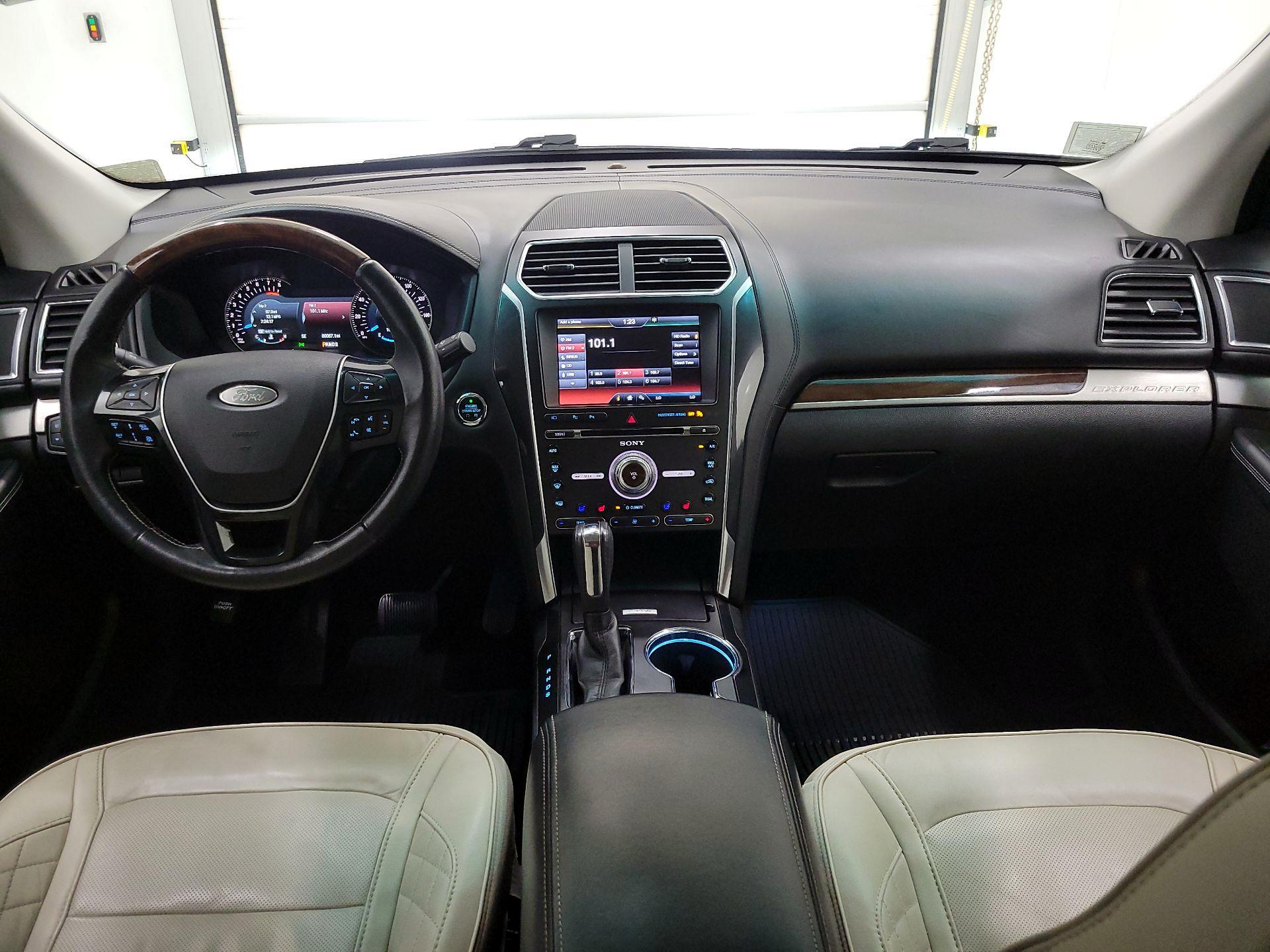 Thumbnail: 2016 Ford Explorer - 9