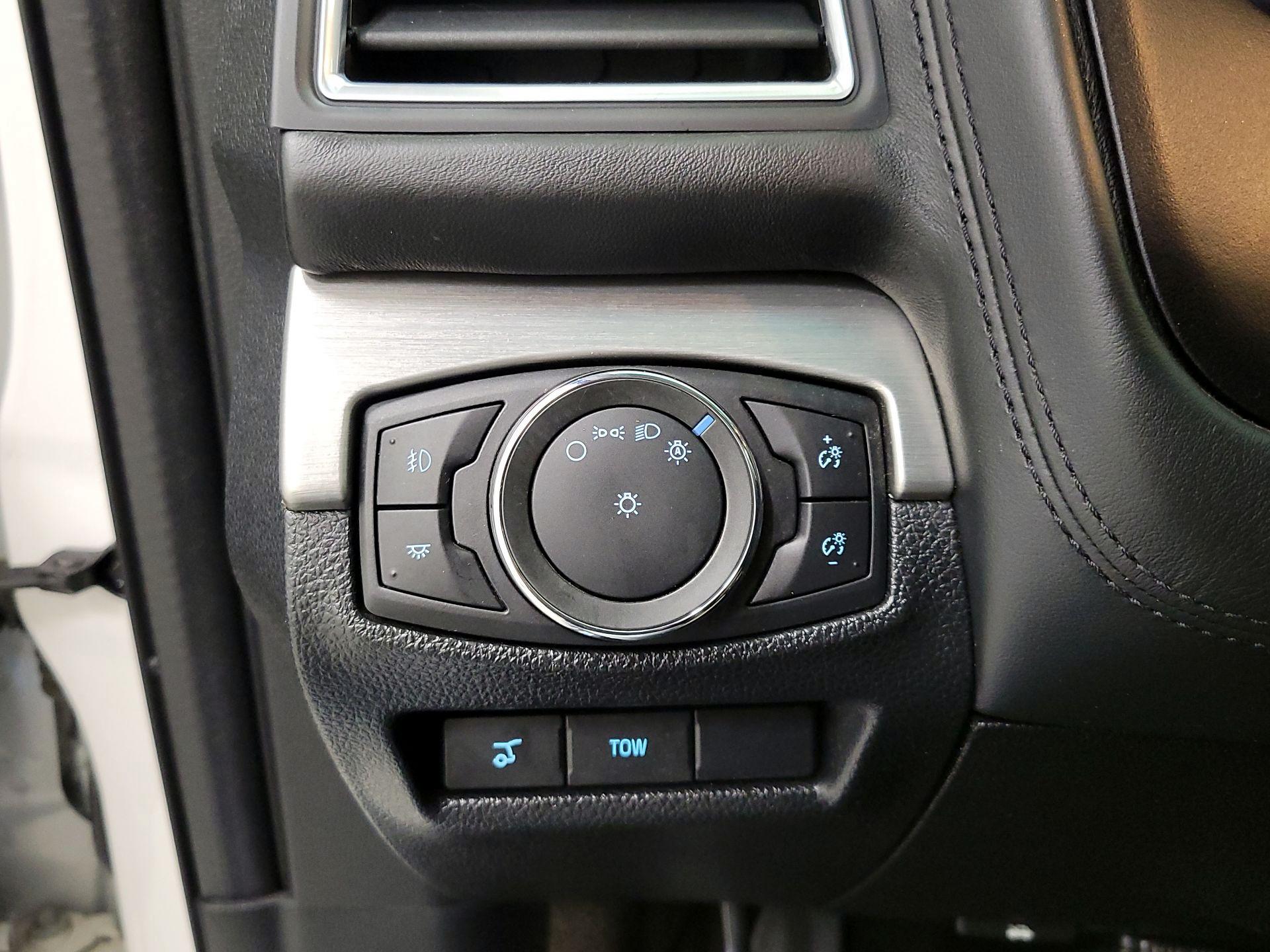 Thumbnail: 2016 Ford Explorer - 13