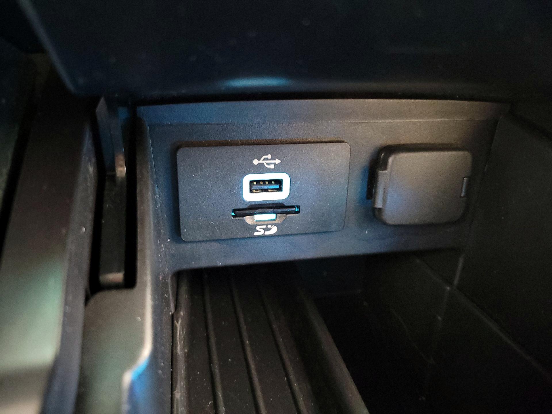 Thumbnail: 2016 Ford Explorer - 18