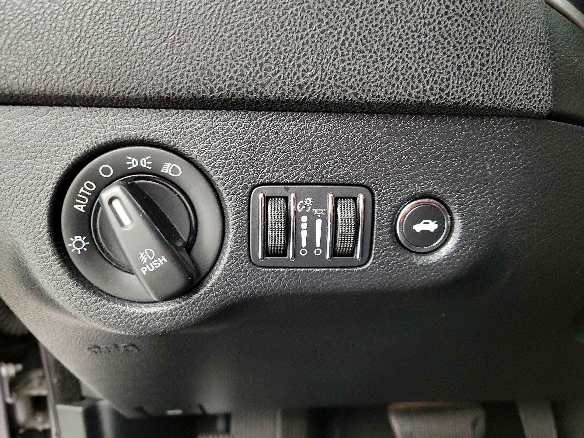 Thumbnail: 2015 Dodge Charger - 13