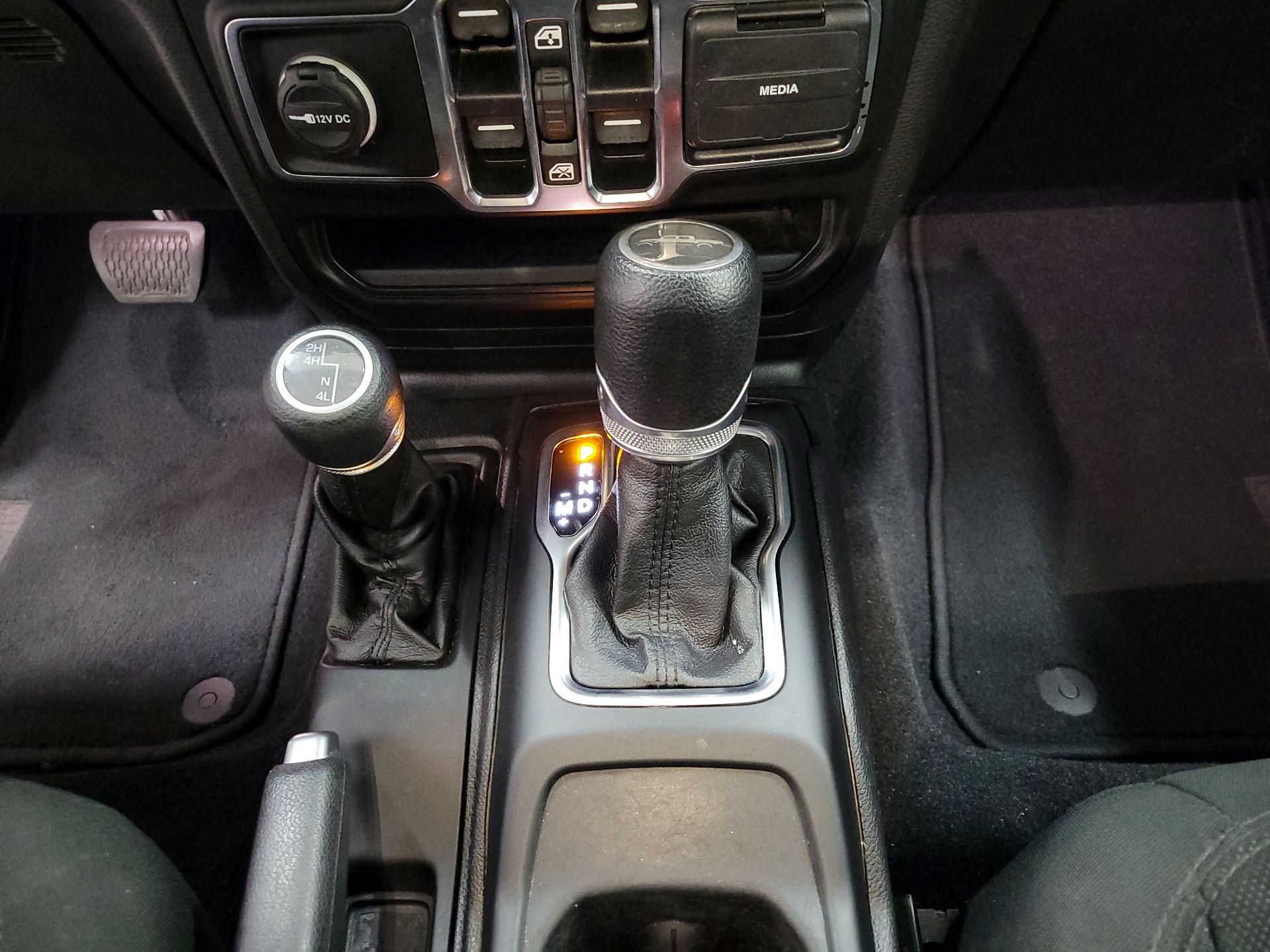 Thumbnail: 2020 Jeep Gladiator - 17