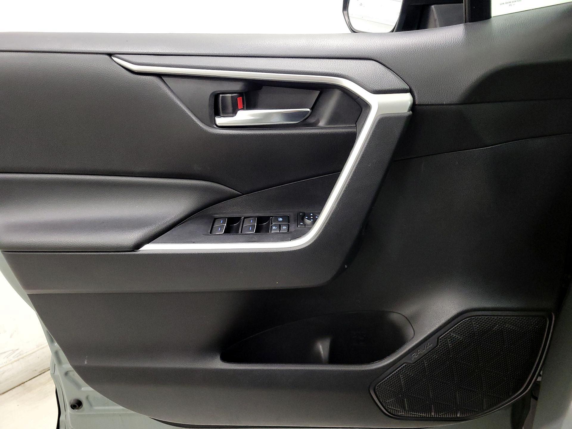 Thumbnail: 2022 Toyota RAV4 - 12