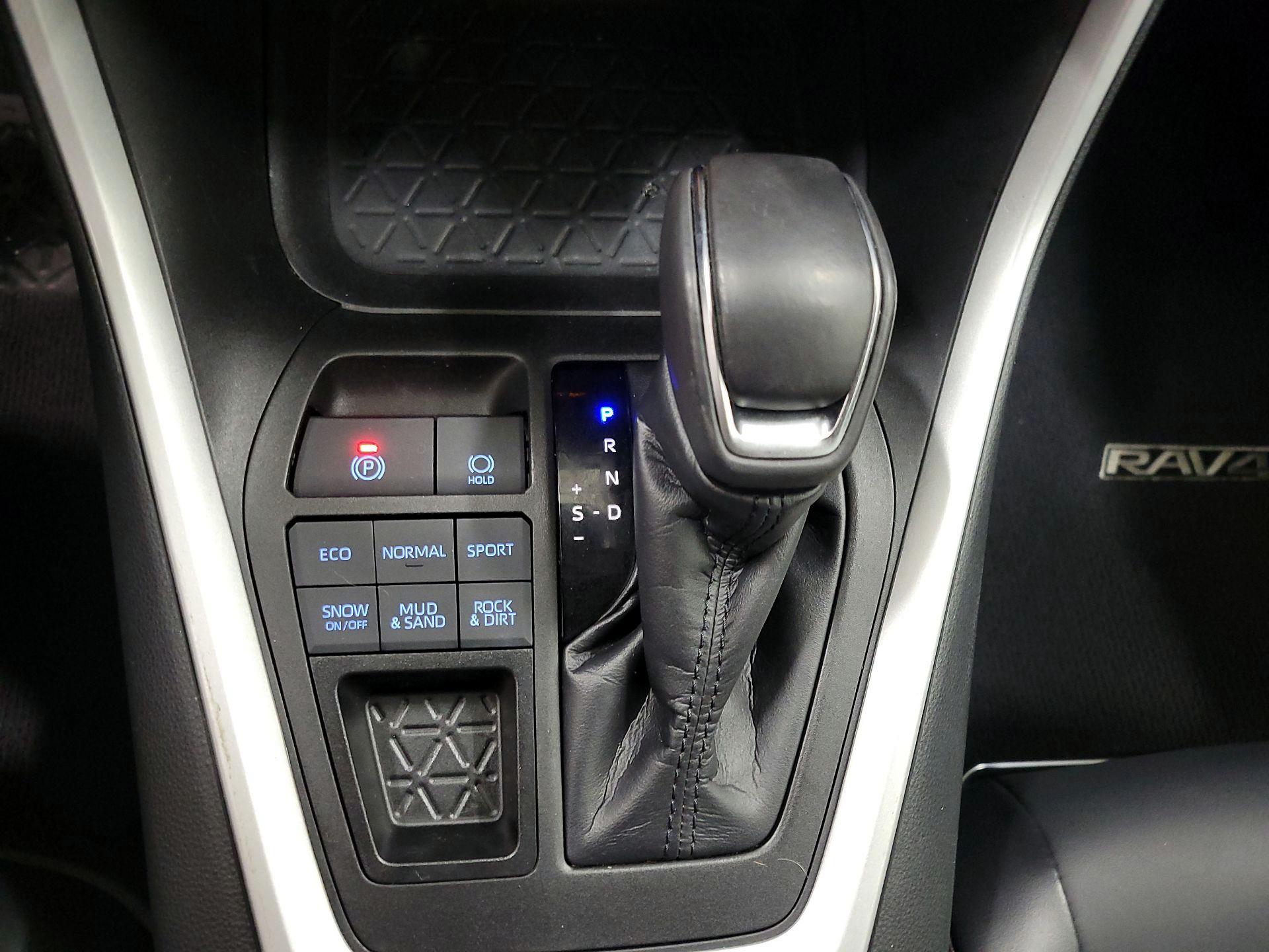 Thumbnail: 2022 Toyota RAV4 - 17