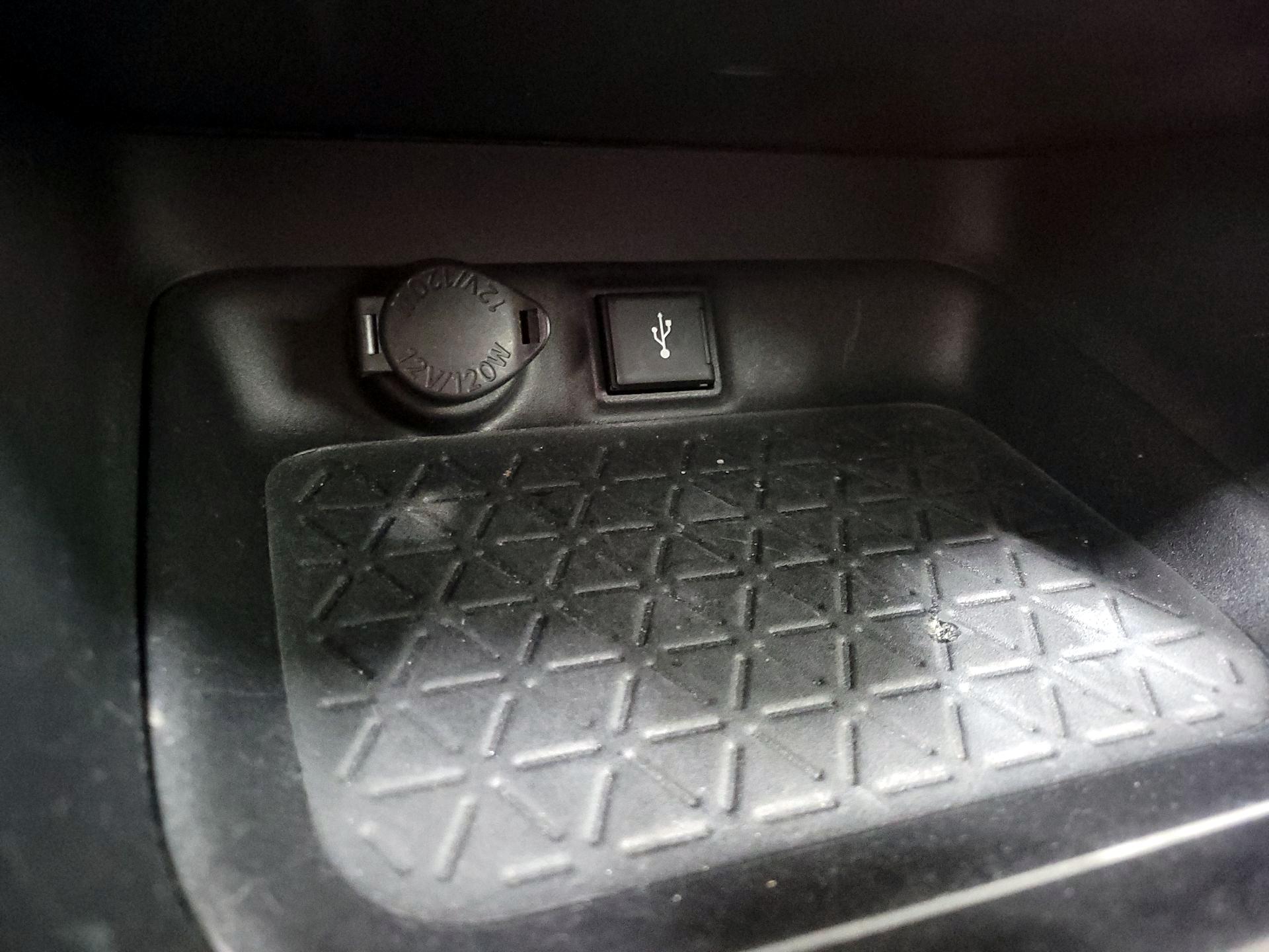 Thumbnail: 2022 Toyota RAV4 - 18