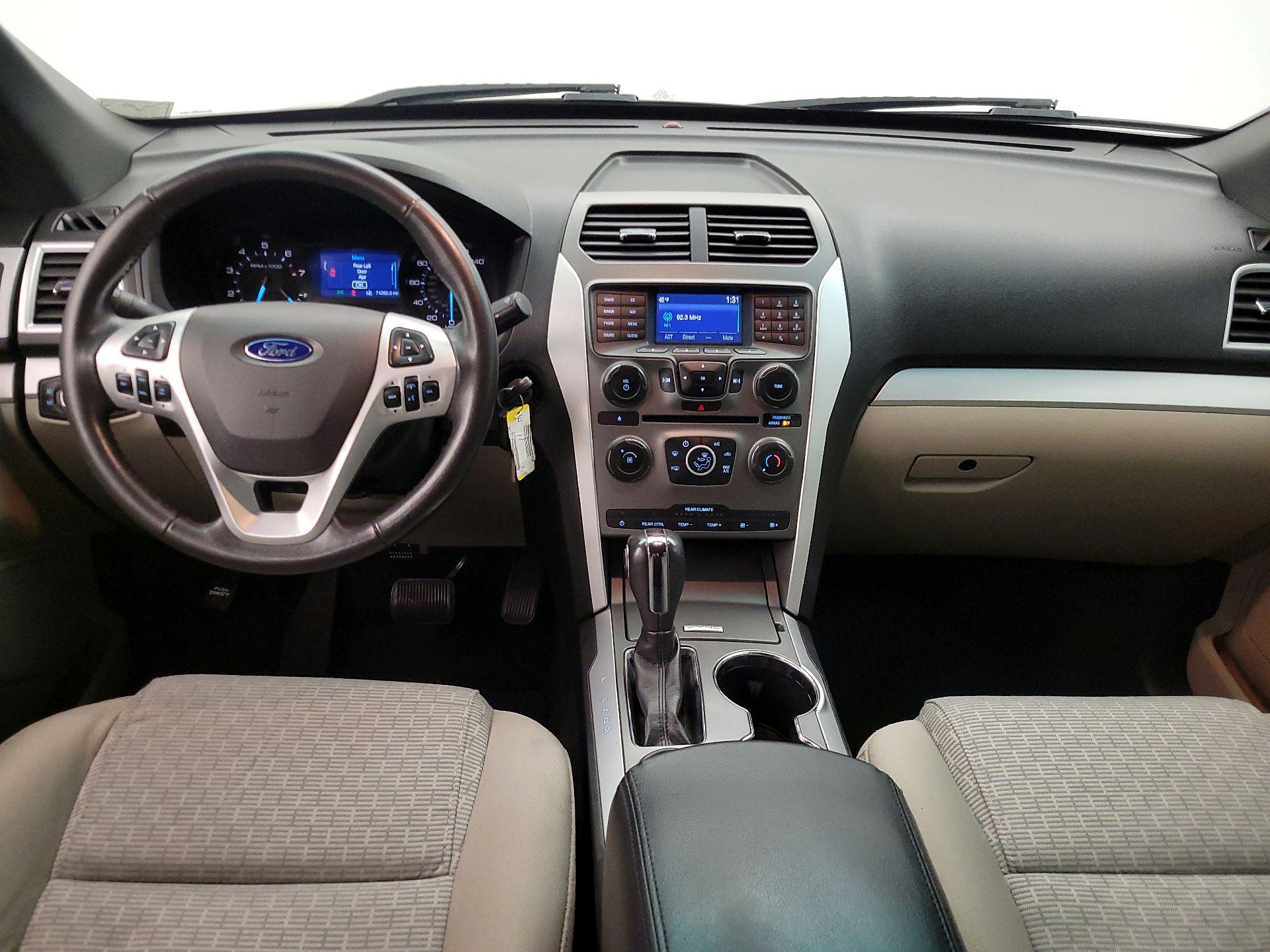 Thumbnail: 2015 Ford Explorer - 9