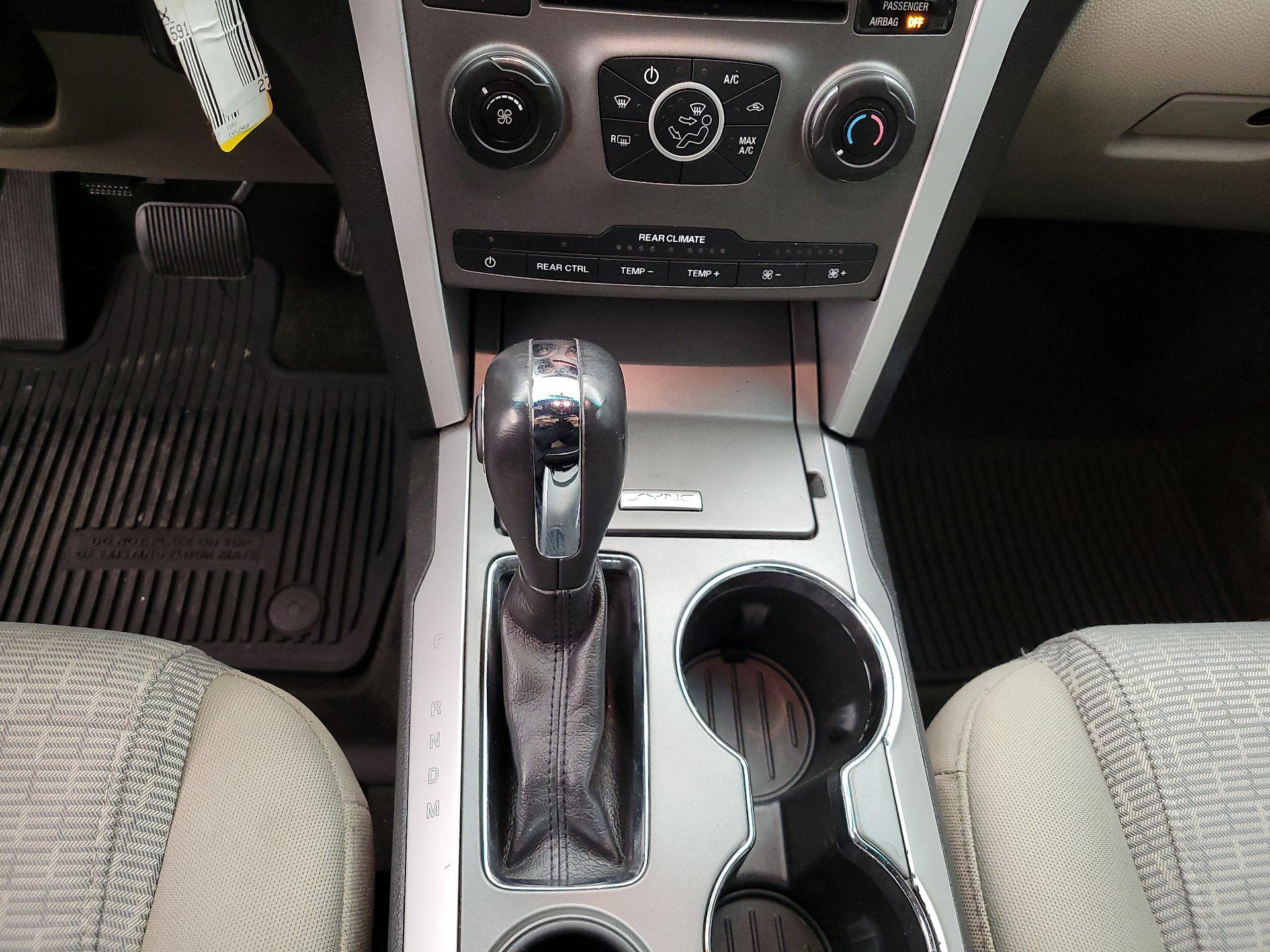 Thumbnail: 2015 Ford Explorer - 16