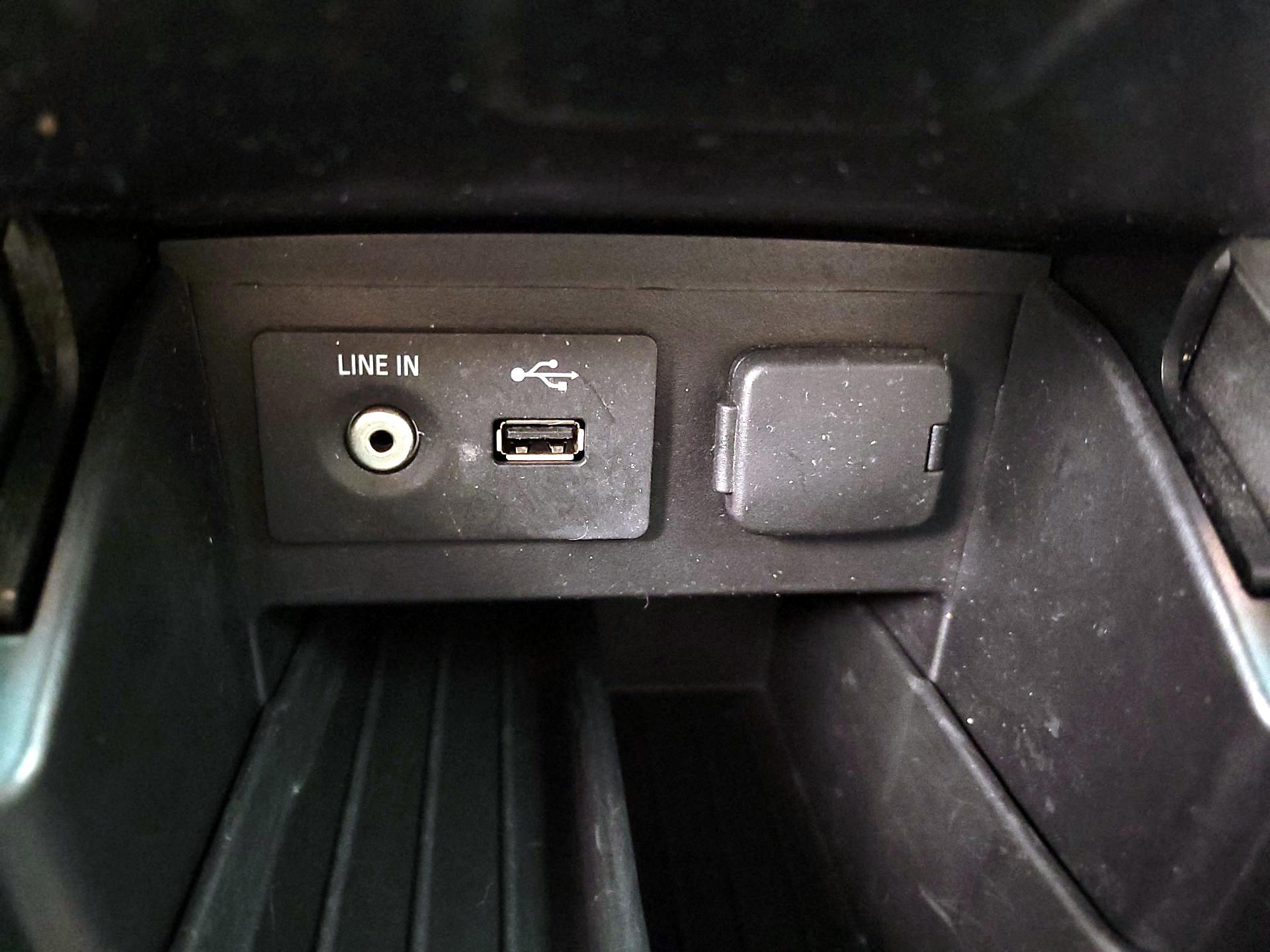 Thumbnail: 2015 Ford Explorer - 17