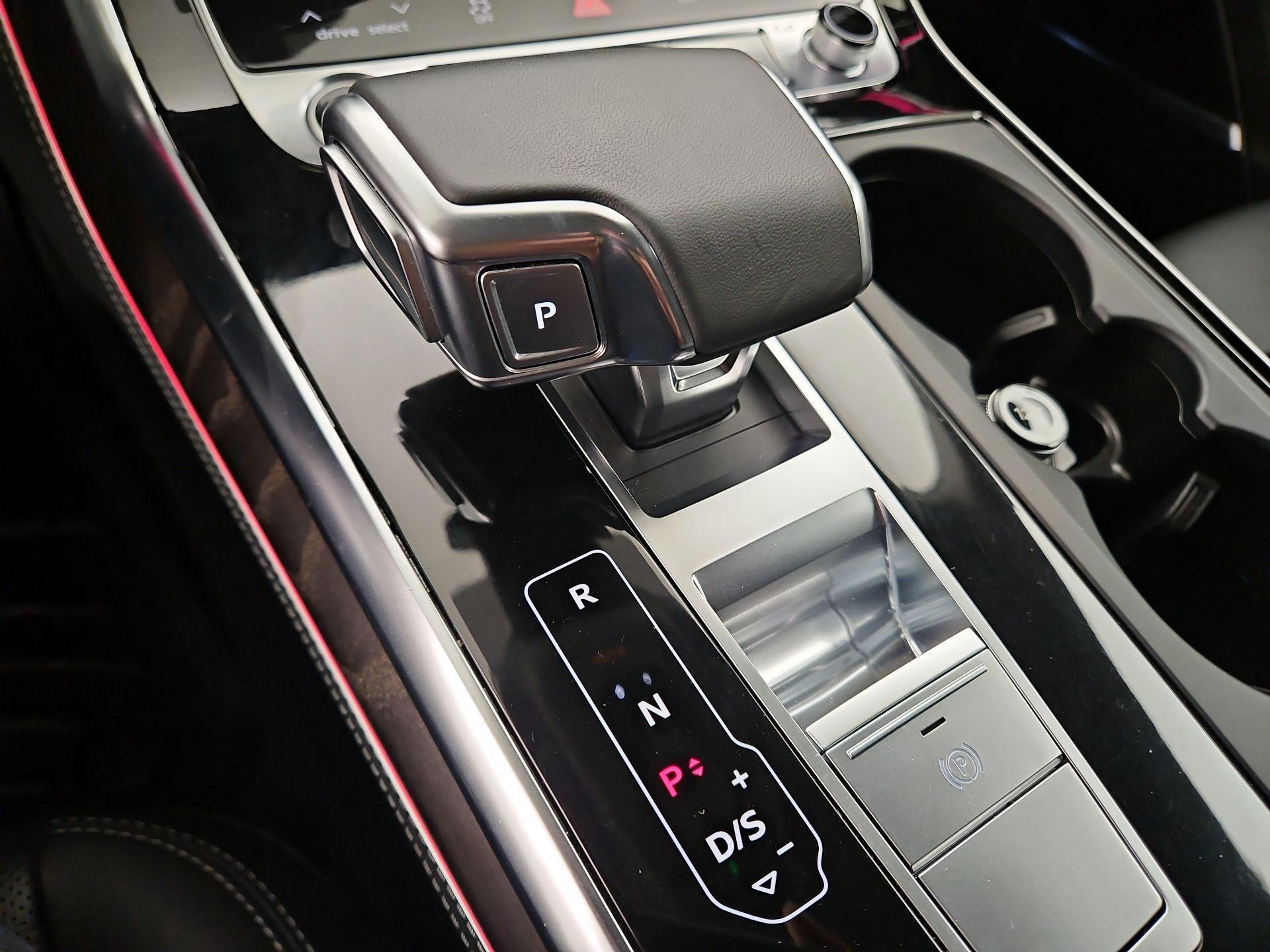 Thumbnail: 2022 Audi Q8 - 18