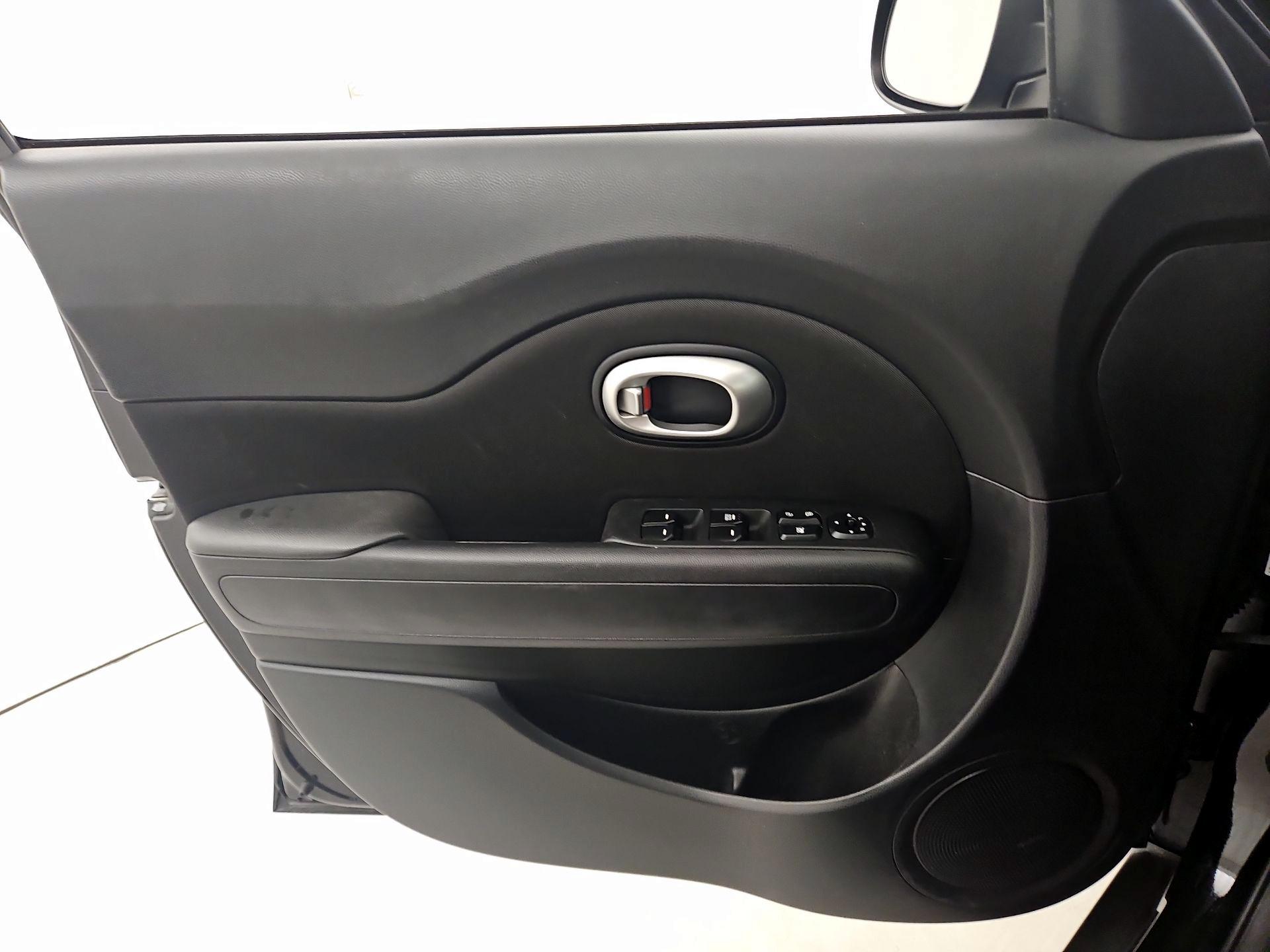 Thumbnail: 2016 Kia Soul - 12