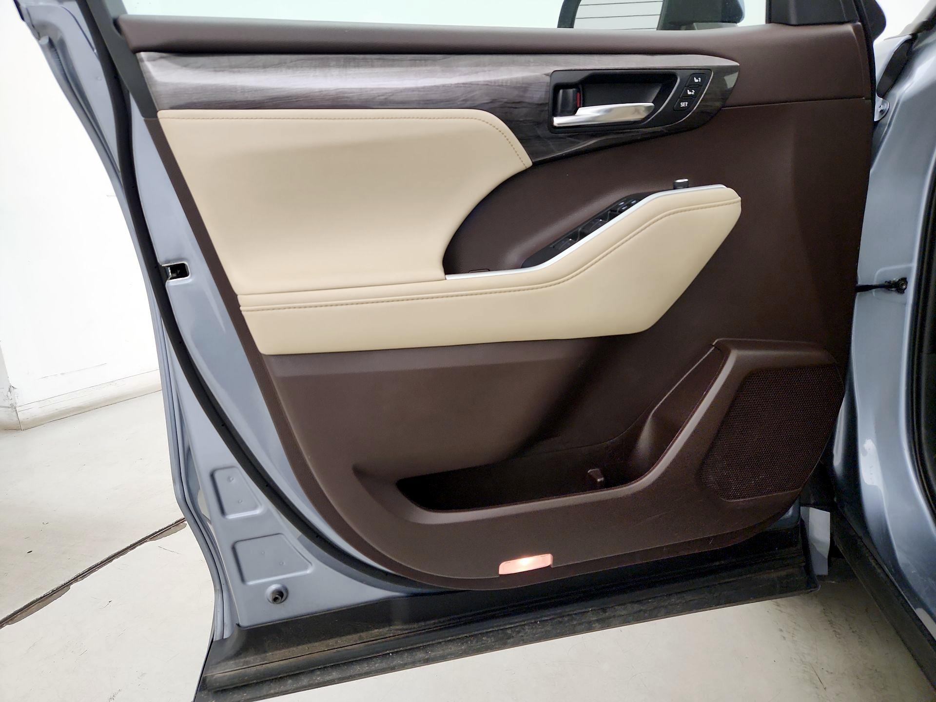 Thumbnail: 2021 Toyota Highlander - 12