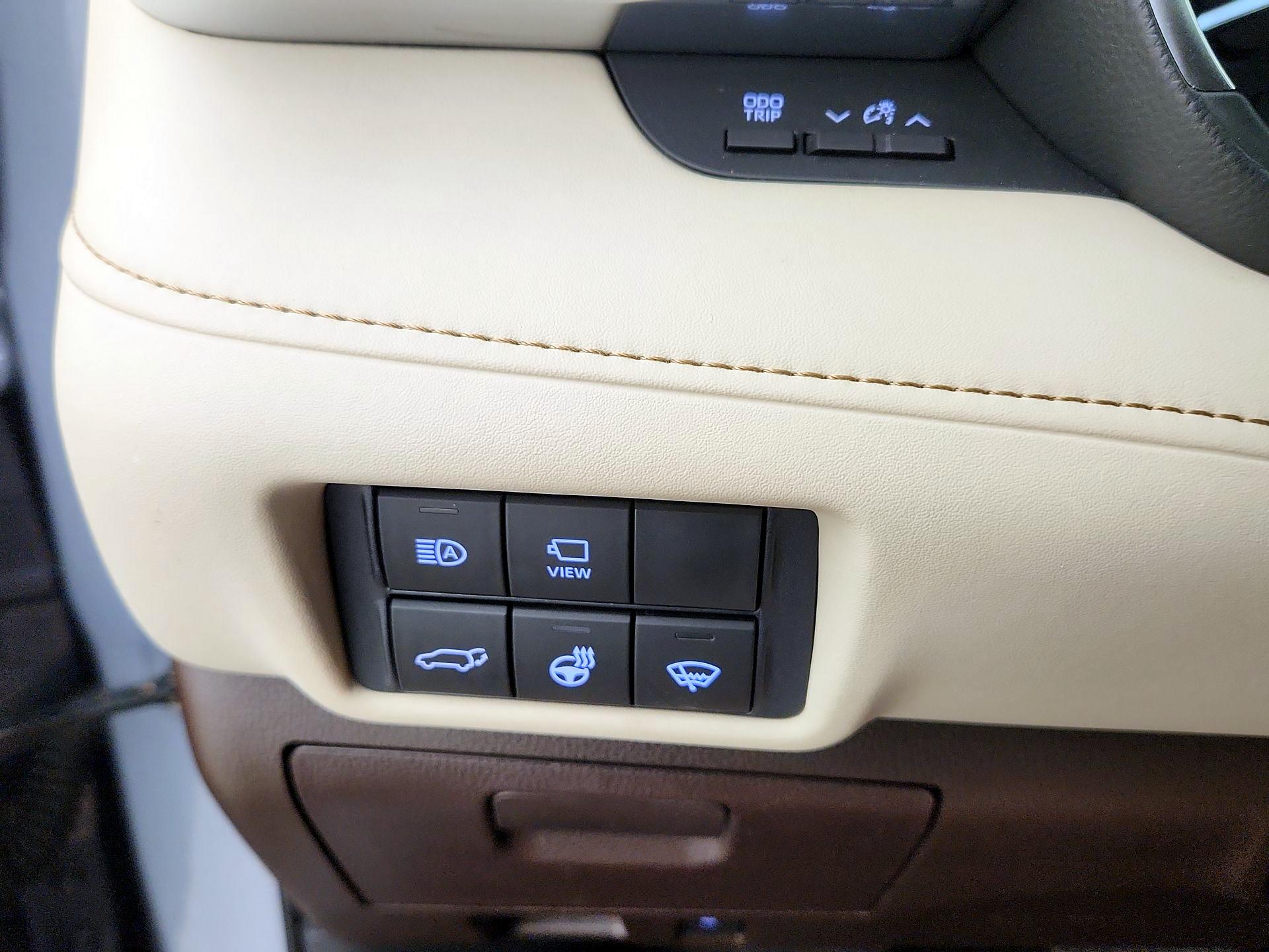 Thumbnail: 2021 Toyota Highlander - 13