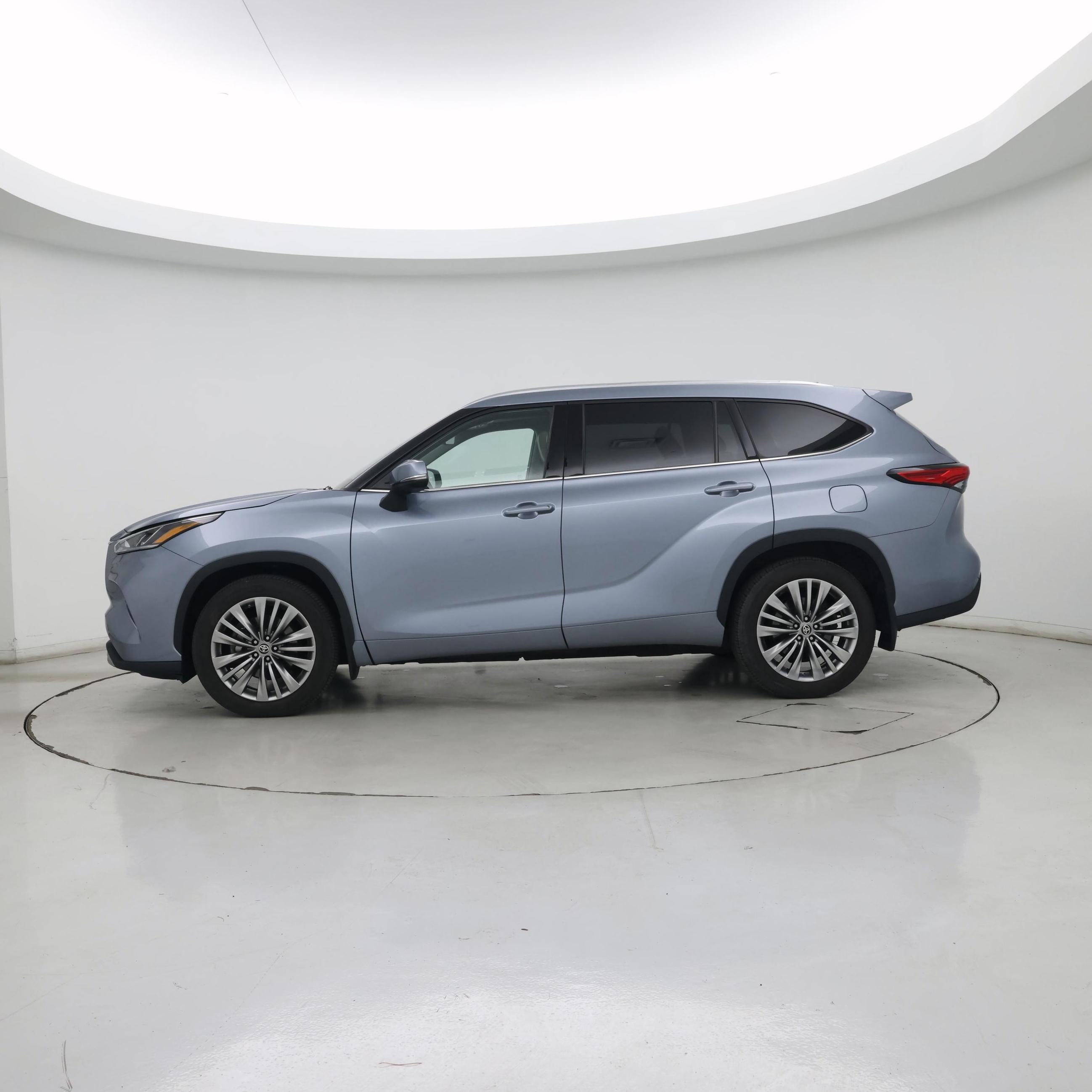 Thumbnail: 2021 Toyota Highlander - 3