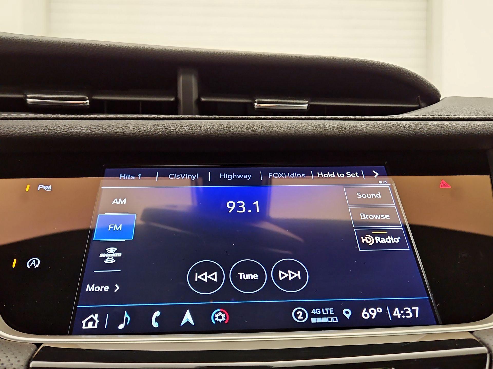 Thumbnail: 2024 Cadillac XT5 - 16