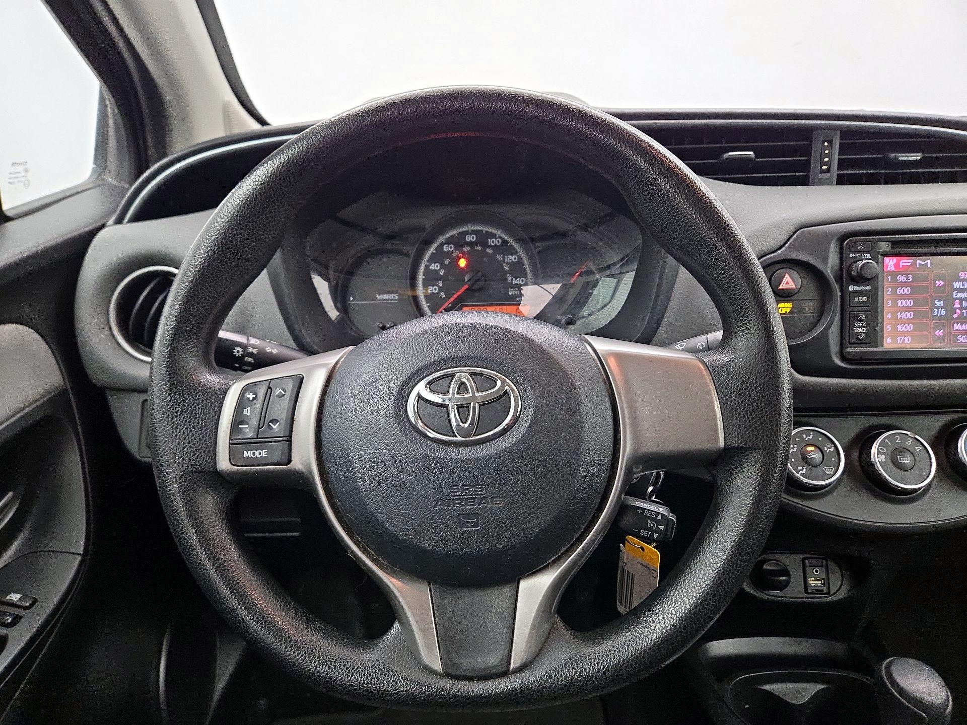 Thumbnail: 2015 Toyota Yaris - 10
