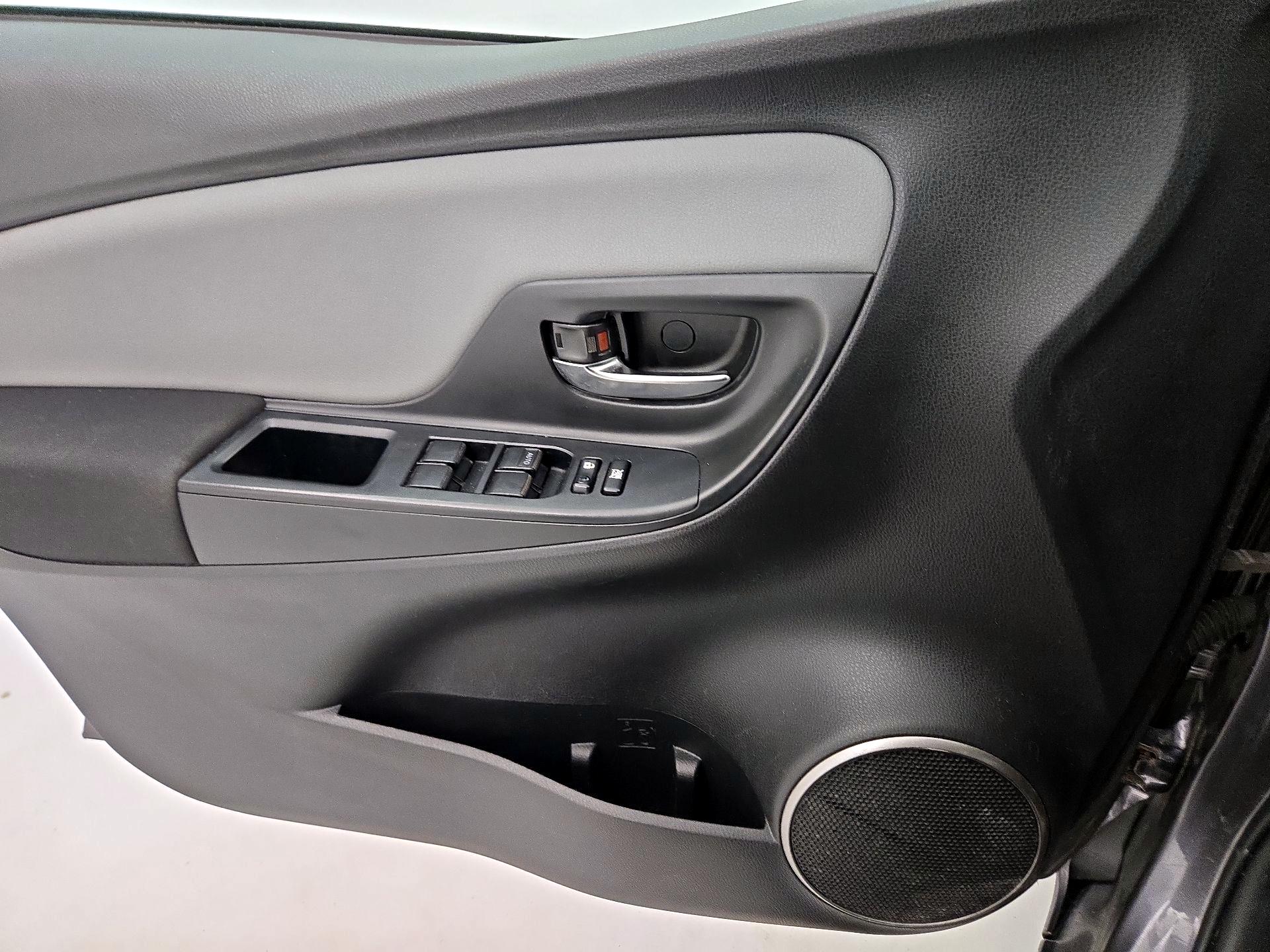 Thumbnail: 2015 Toyota Yaris - 12