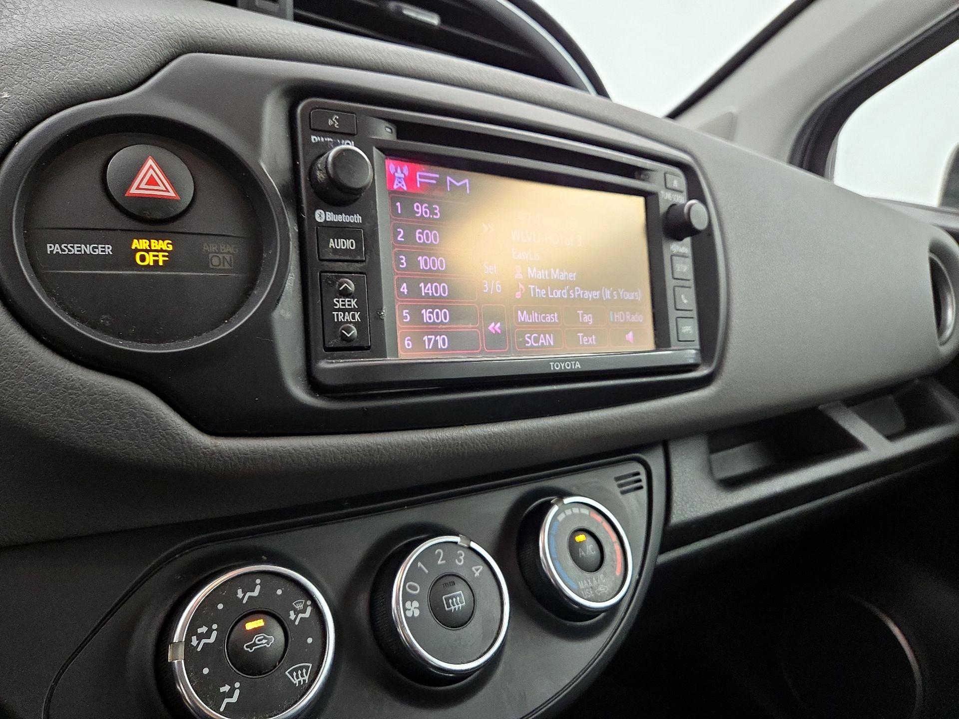 Thumbnail: 2015 Toyota Yaris - 14