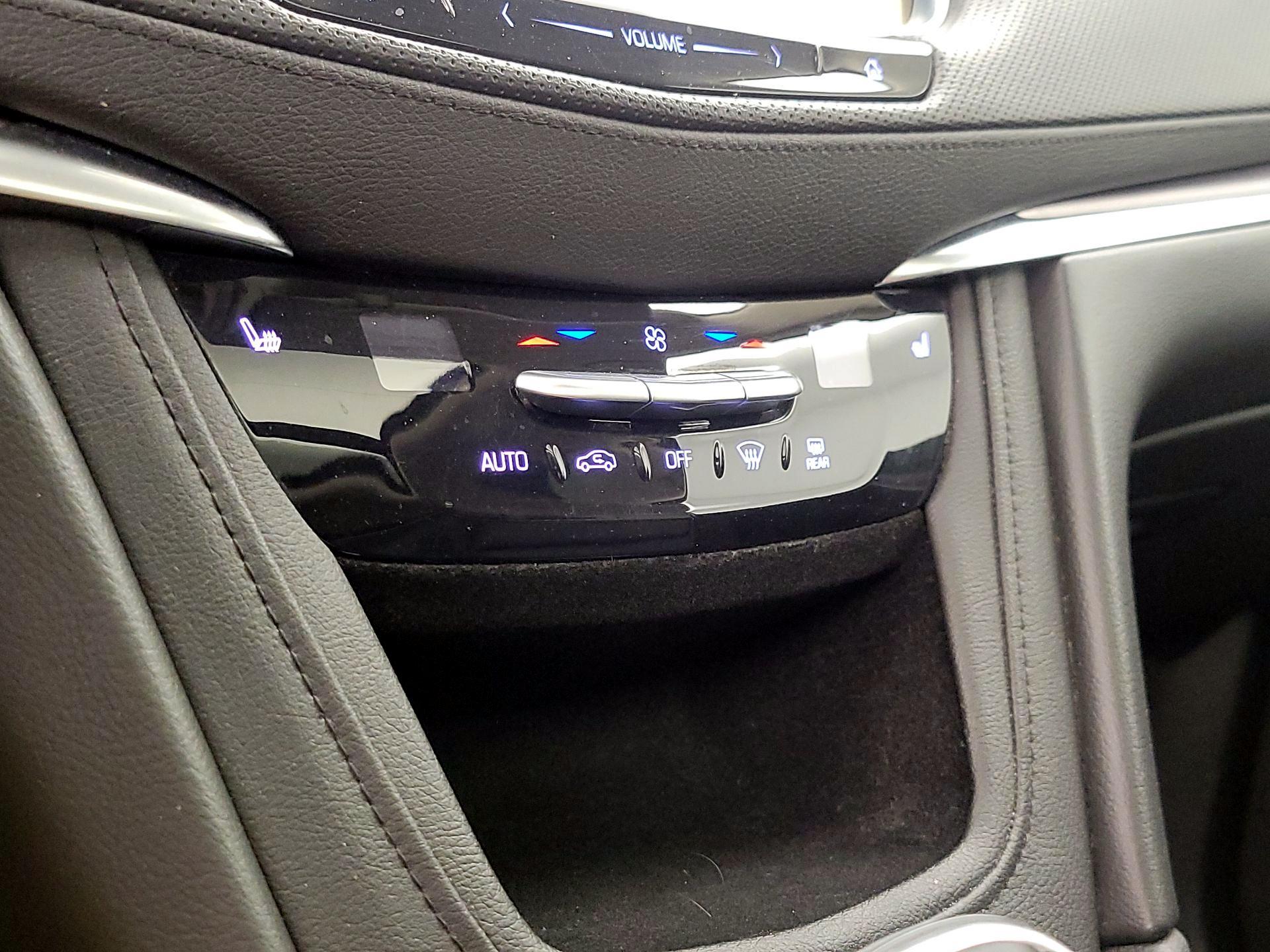 Thumbnail: 2018 Cadillac XT5 - 17