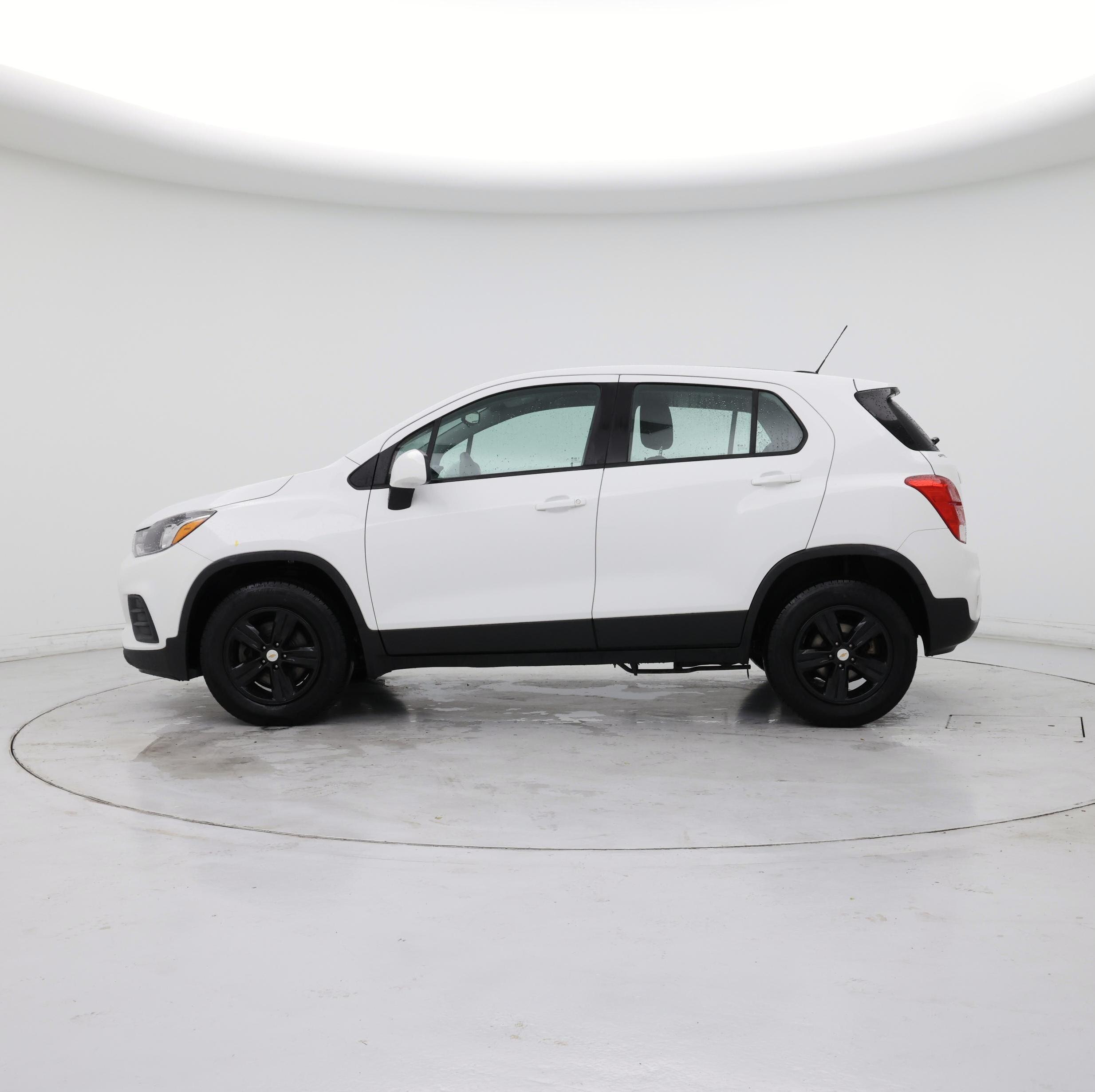 Thumbnail: 2018 Chevrolet Trax - 3