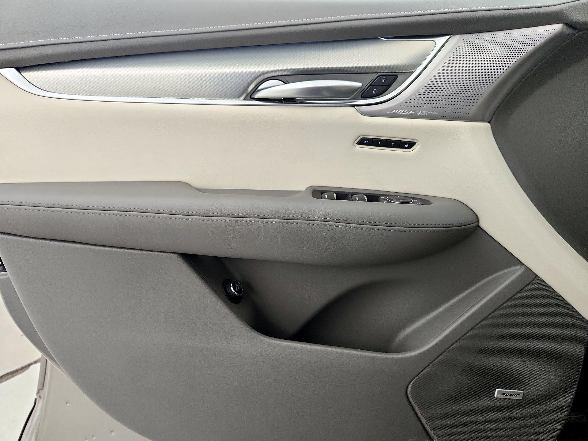 Thumbnail: 2023 Cadillac XT5 - 12