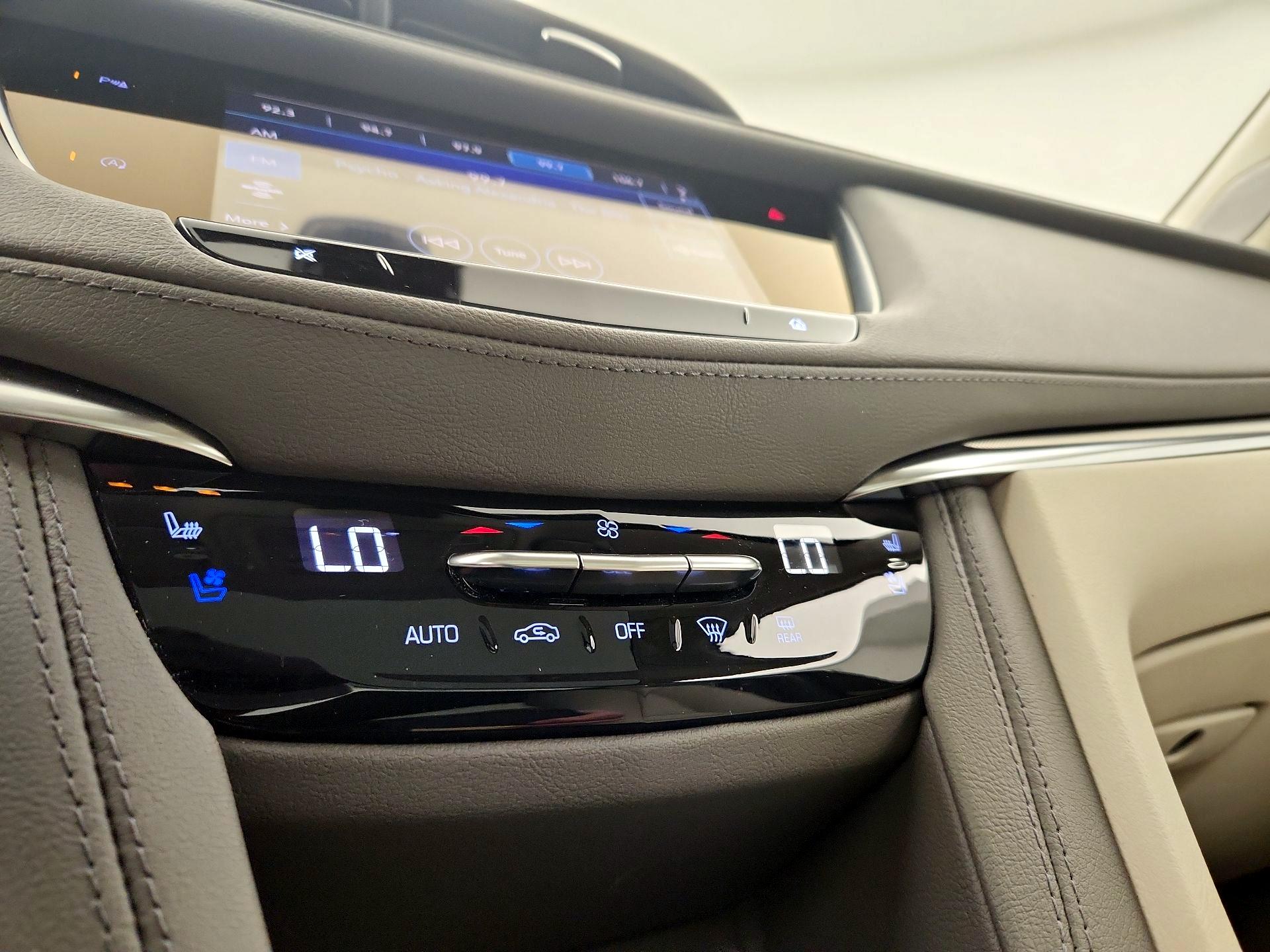 Thumbnail: 2023 Cadillac XT5 - 17