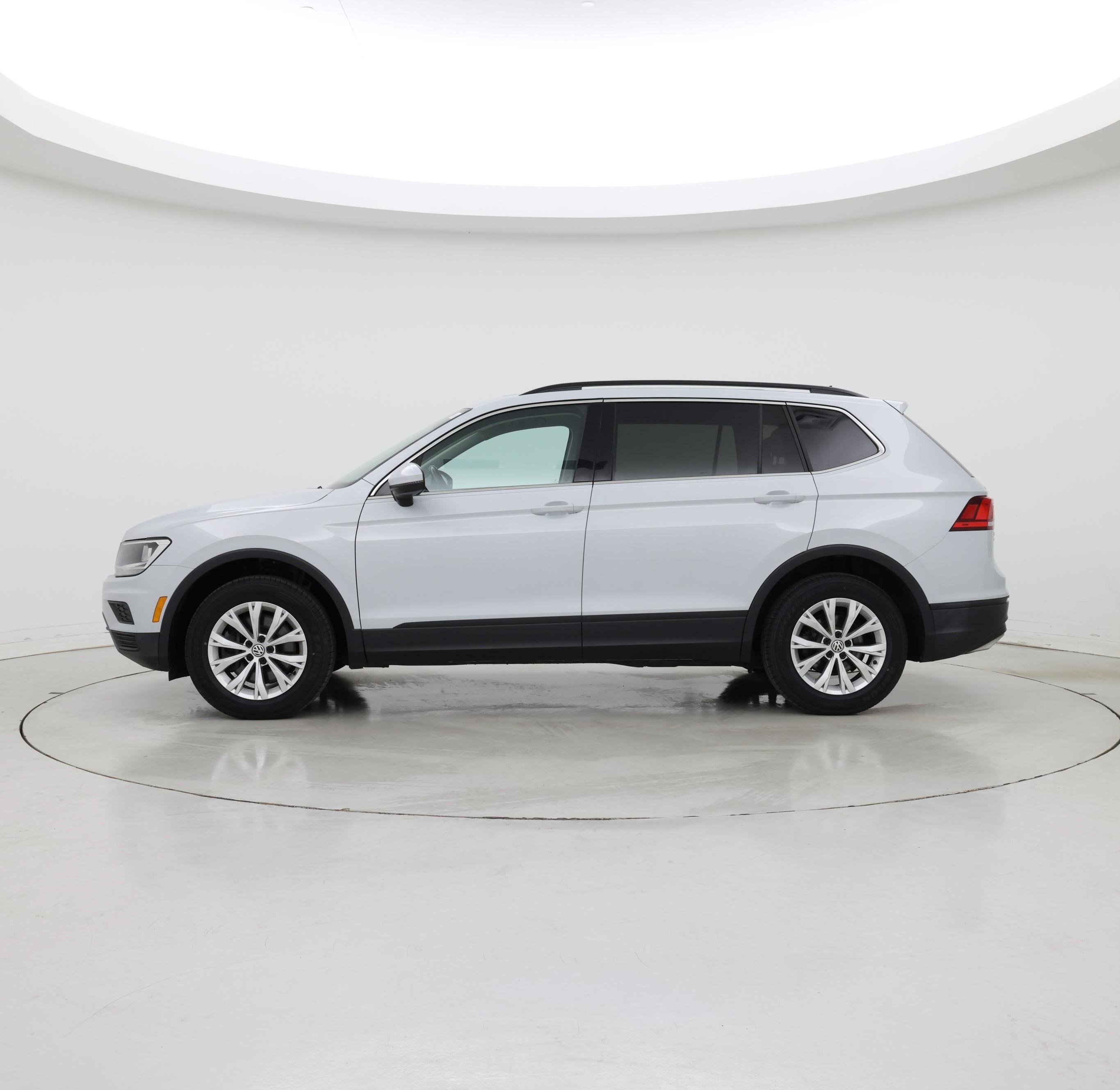 Thumbnail: 2019 Volkswagen Tiguan - 3