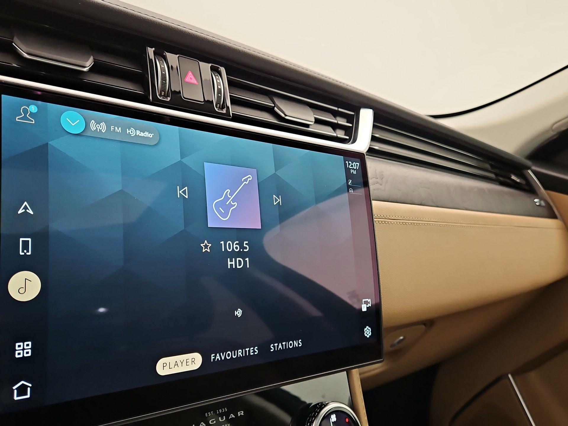 Thumbnail: 2021 Jaguar F-Pace - 16