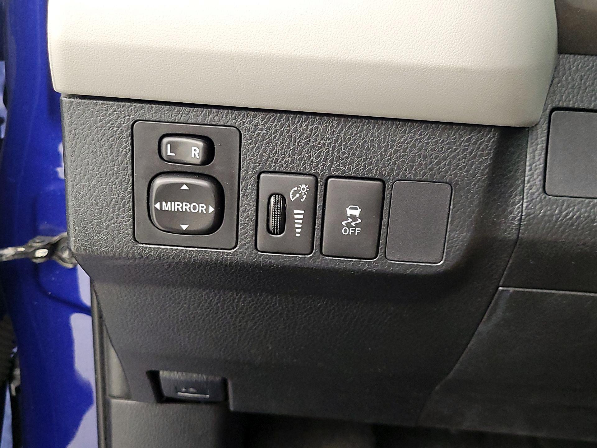 Thumbnail: 2014 Toyota RAV4 - 13