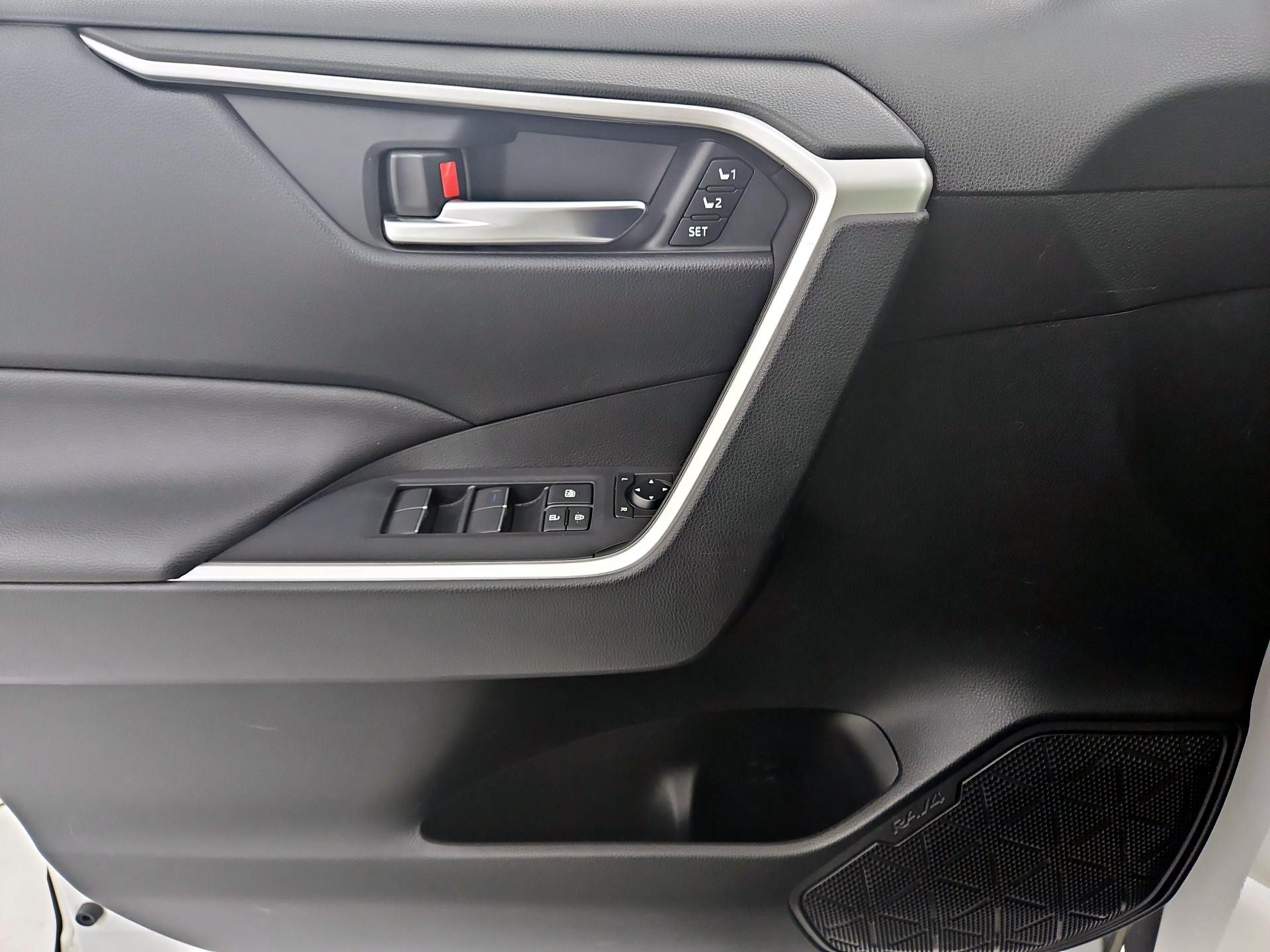 Thumbnail: 2019 Toyota RAV4 - 12