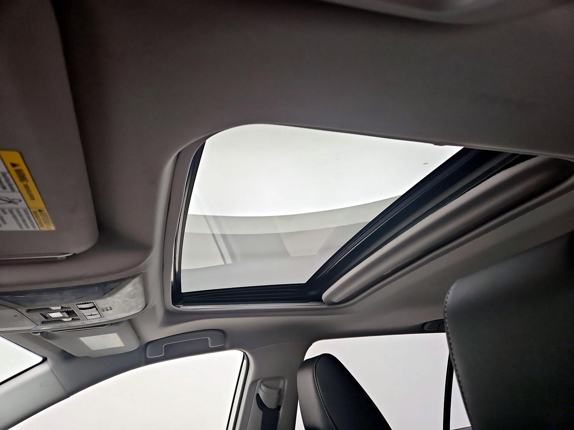 Thumbnail: 2019 Toyota RAV4 - 19