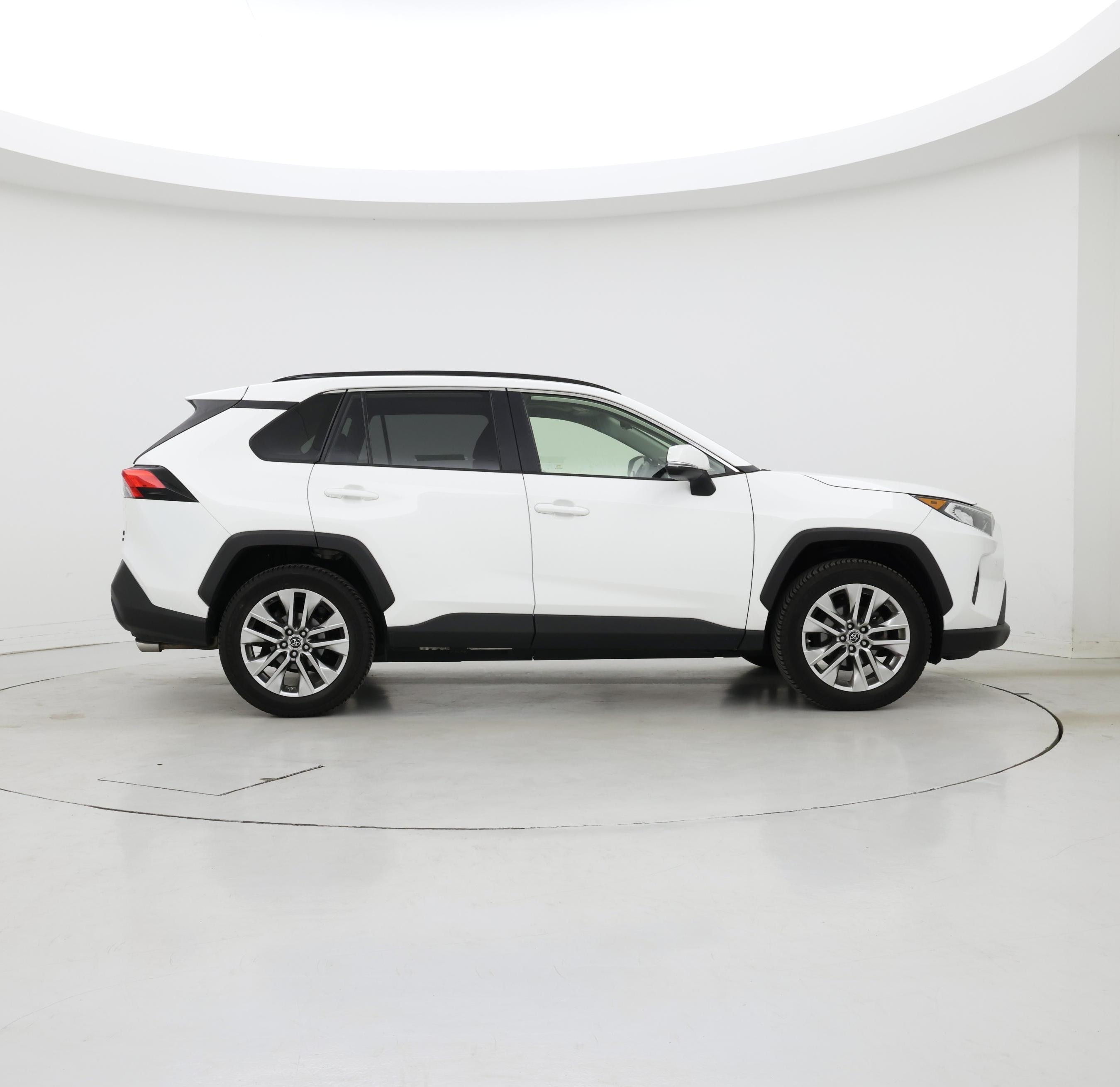 Thumbnail: 2019 Toyota RAV4 - 7