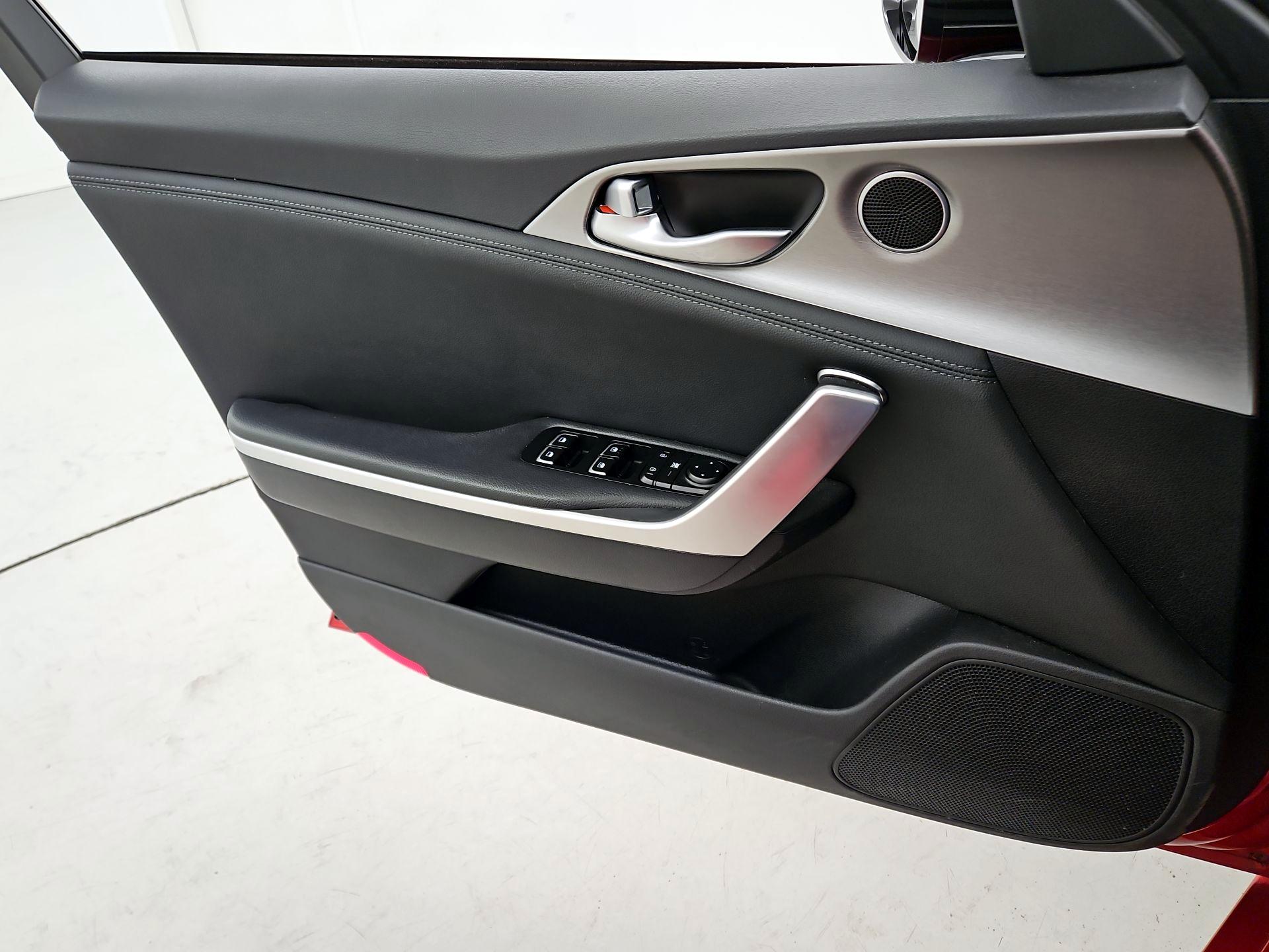 Thumbnail: 2019 Kia Stinger - 12