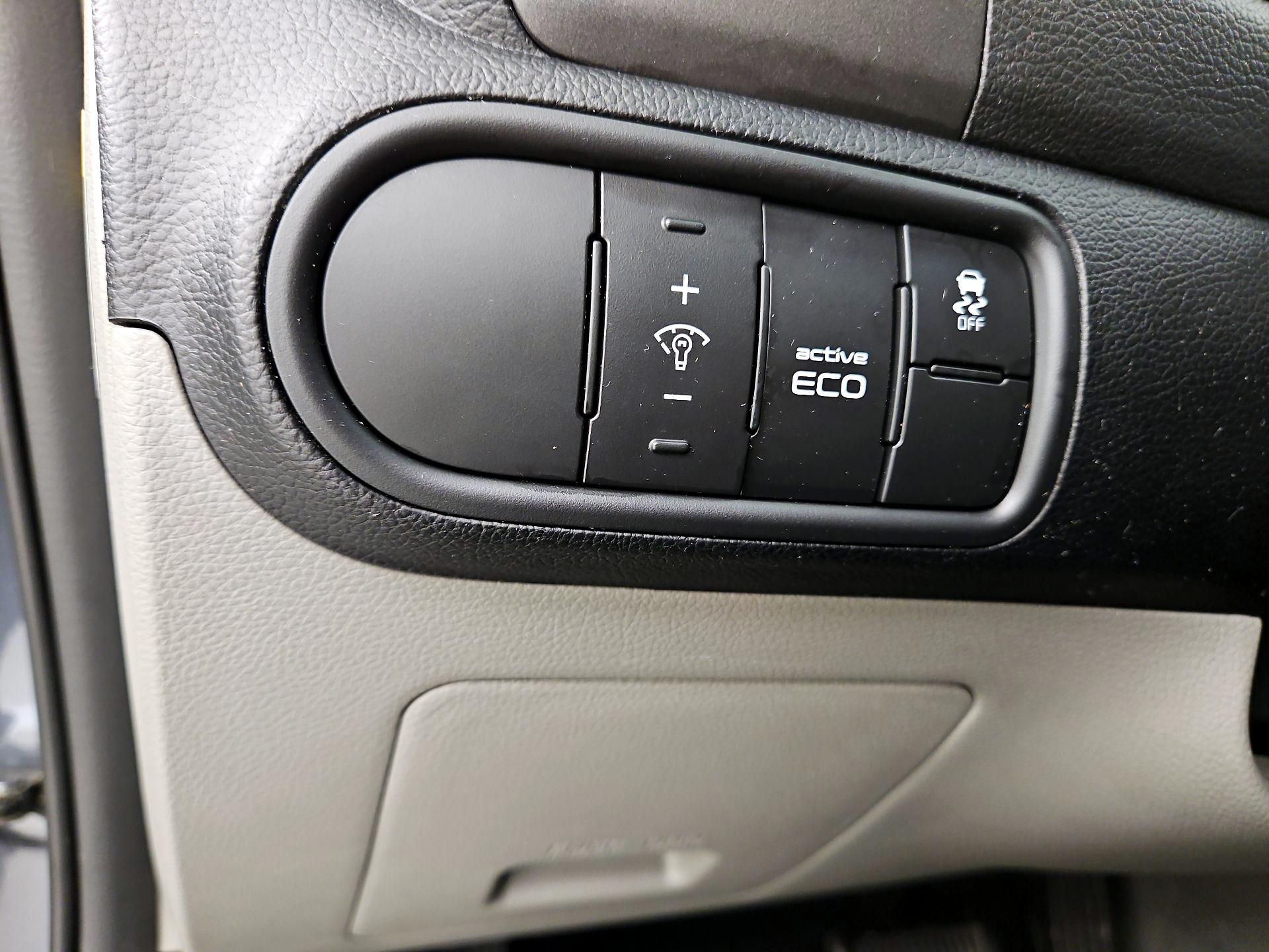 Thumbnail: 2016 Kia Forte - 13